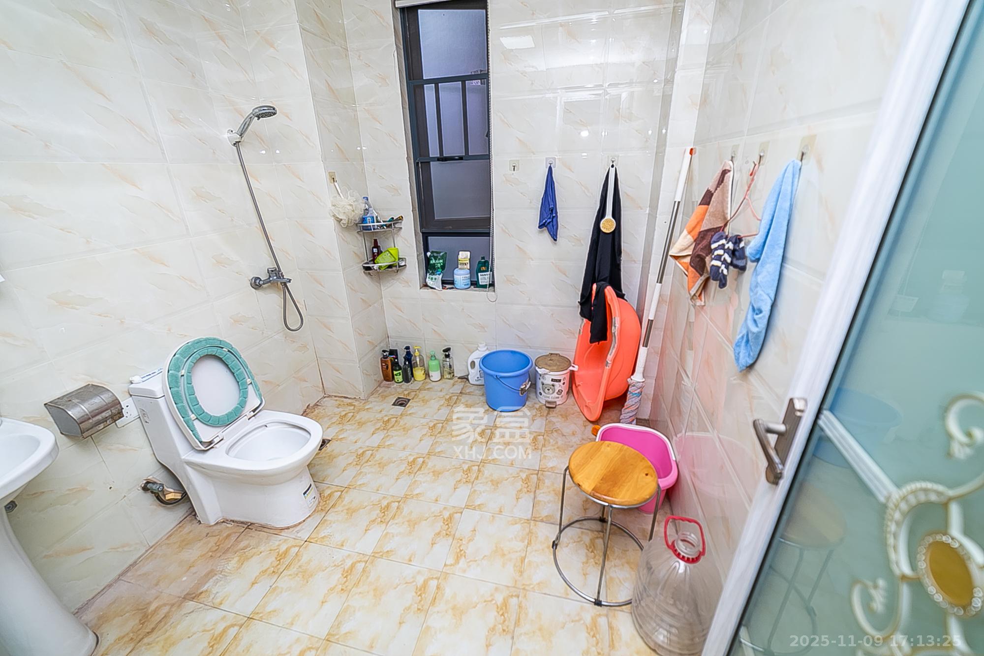 荣悦台  3室2厅2卫    155.0万卫生间