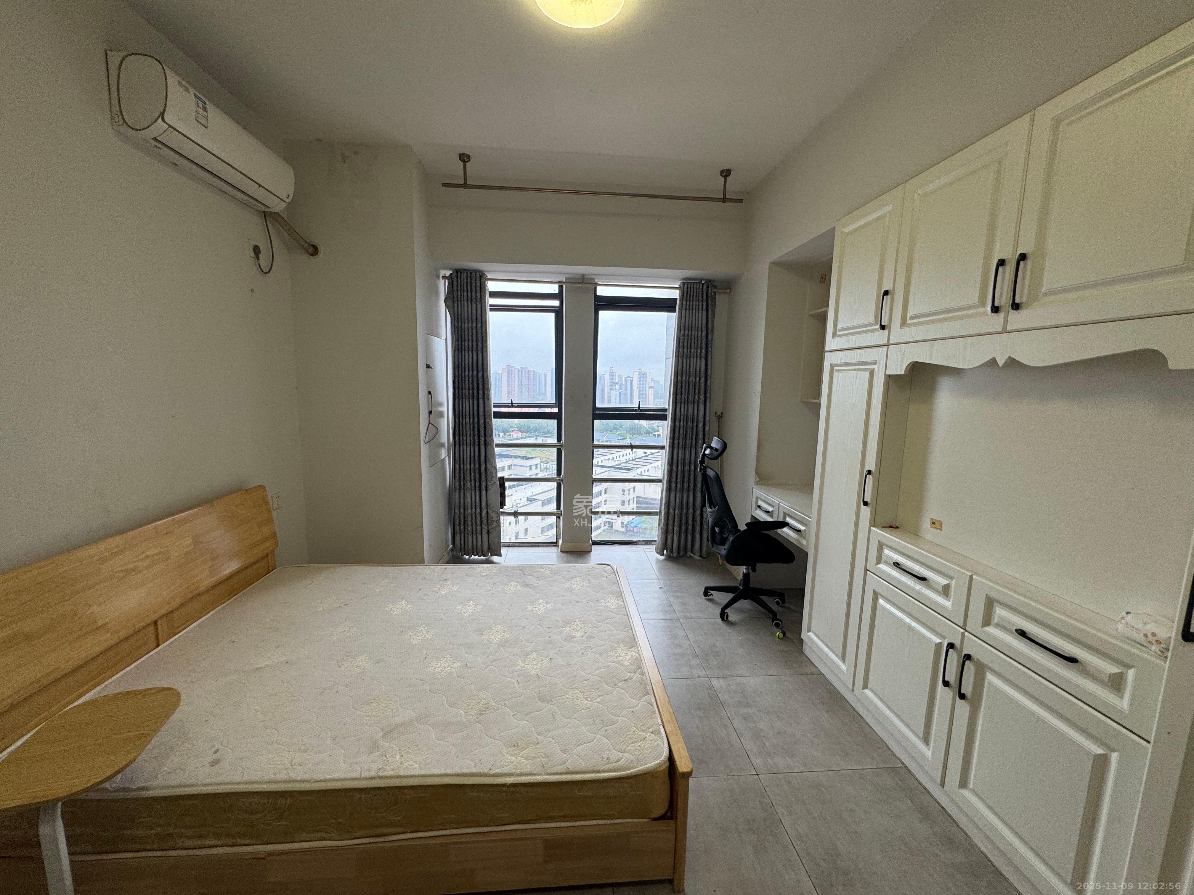 五峰国际  1室1厅1卫    1200.0元/月室内图1