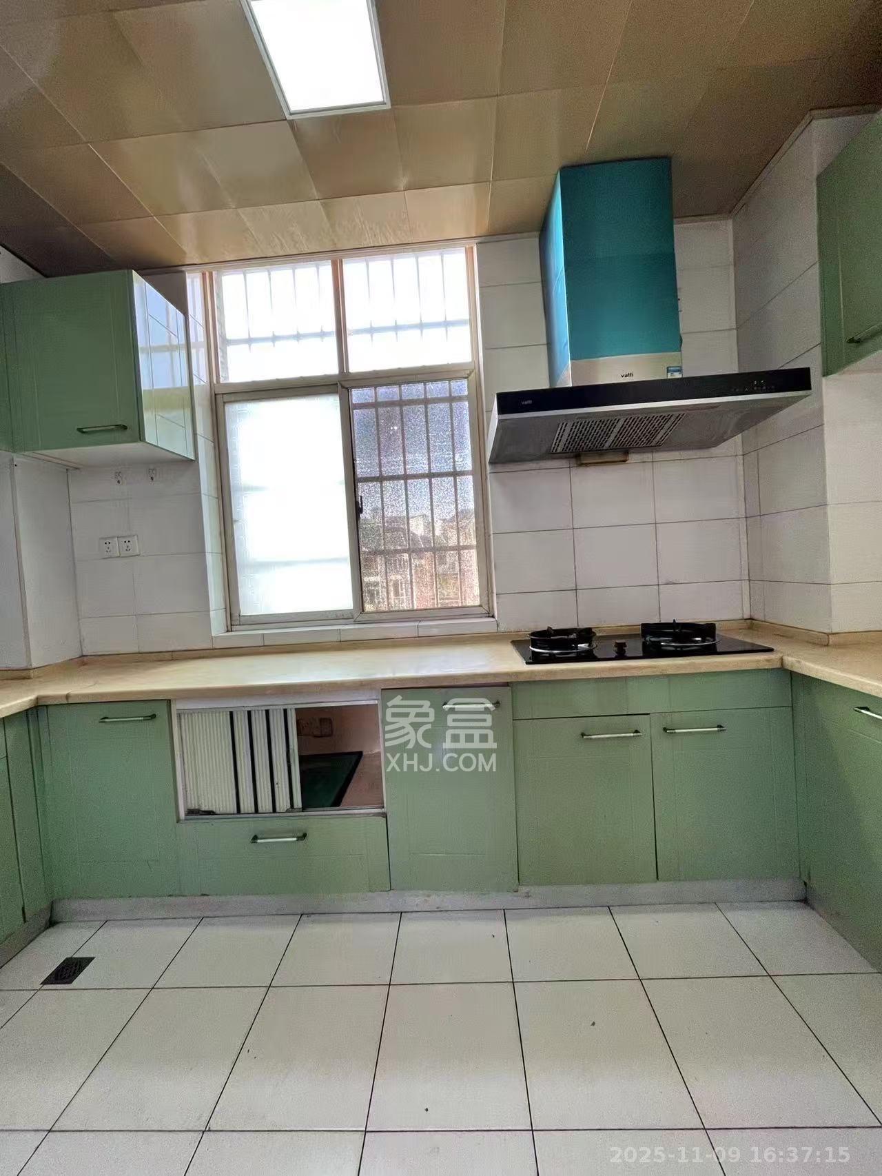 四季美景一、二期  2室2厅1卫    2000.0元/月室内图