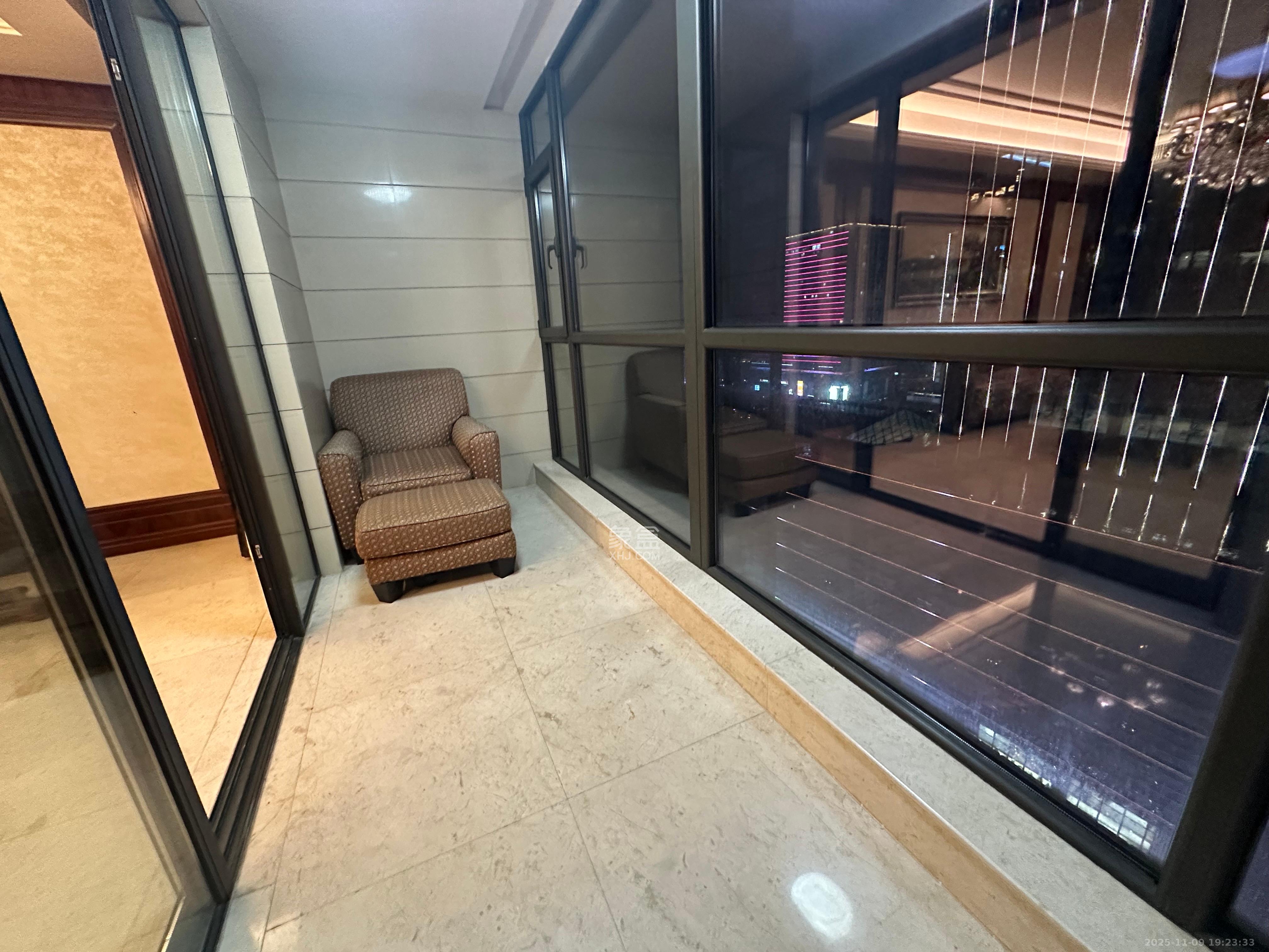 运达中央广场一、二期  3室2厅2卫    8000.0元/月室内图