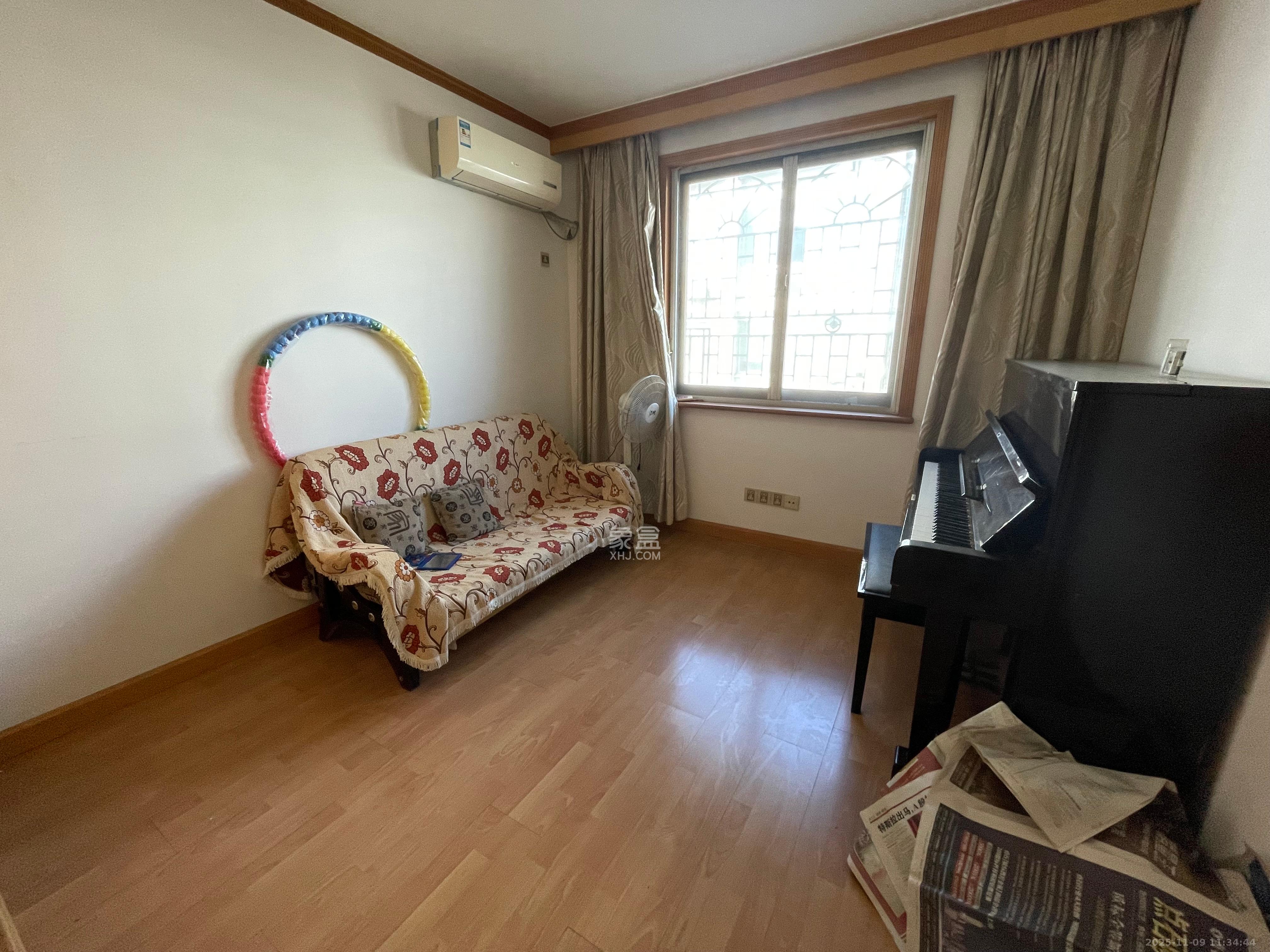 鸿园小区  4室2厅1卫    2800.0元/月室内图