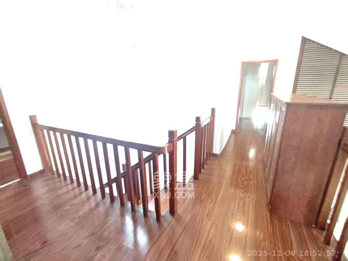 中城丽景香山园  4室2厅2卫    5200.0元/月室内图