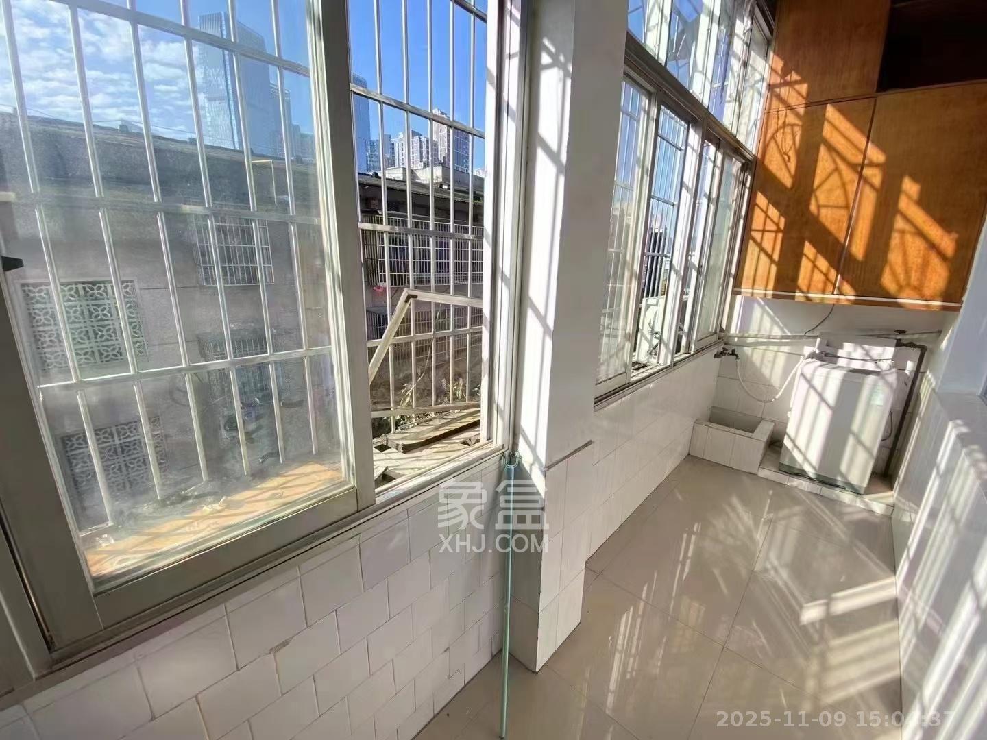 第一师范宿舍(由义巷4号) 2室1厅1卫 1300.0元/月 第一师范宿舍(由义巷4号) 2室1厅1卫 1300.0元/月室内图