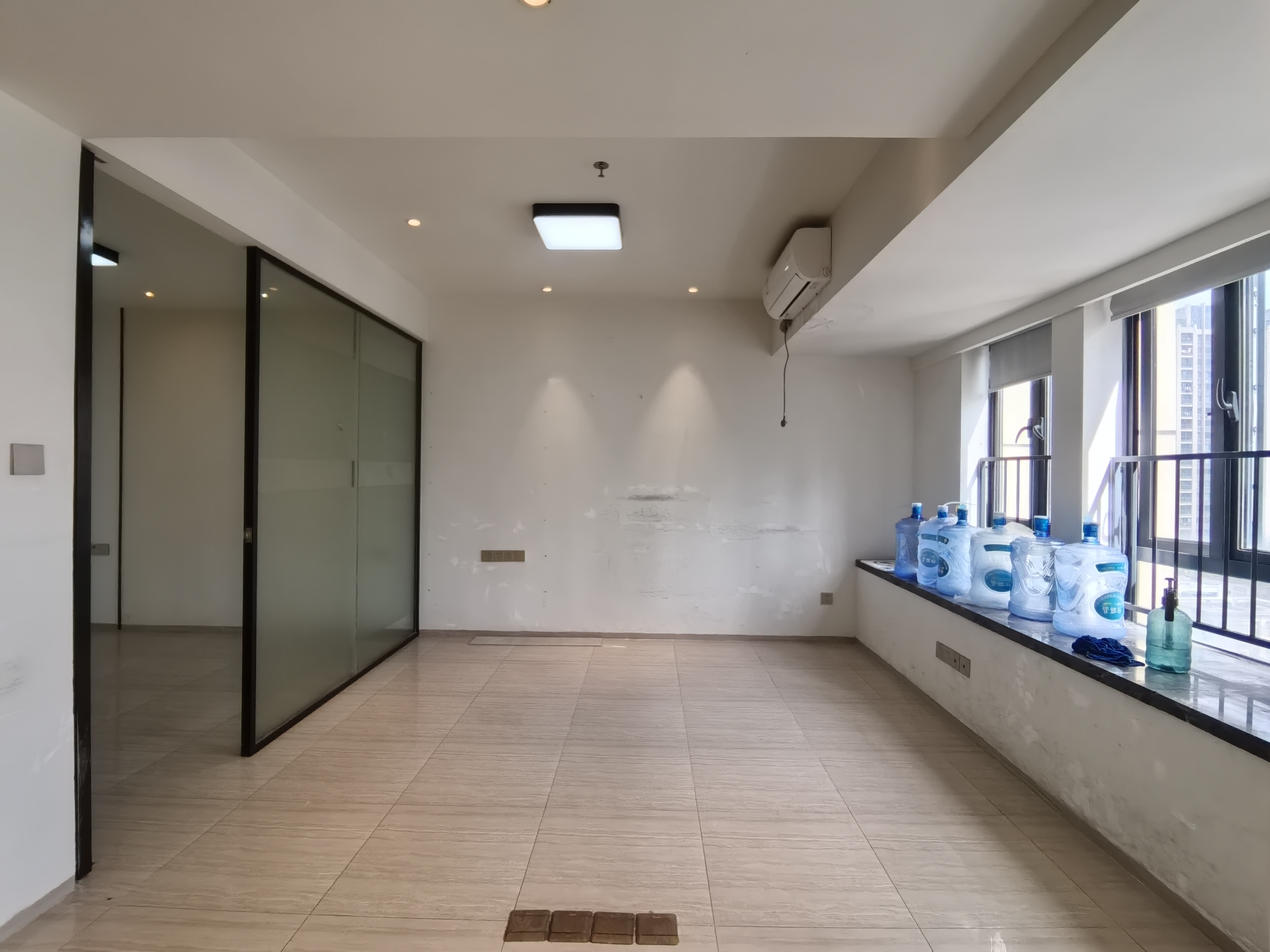 海航豪庭北苑  1室1厅1卫    3300.0元/月