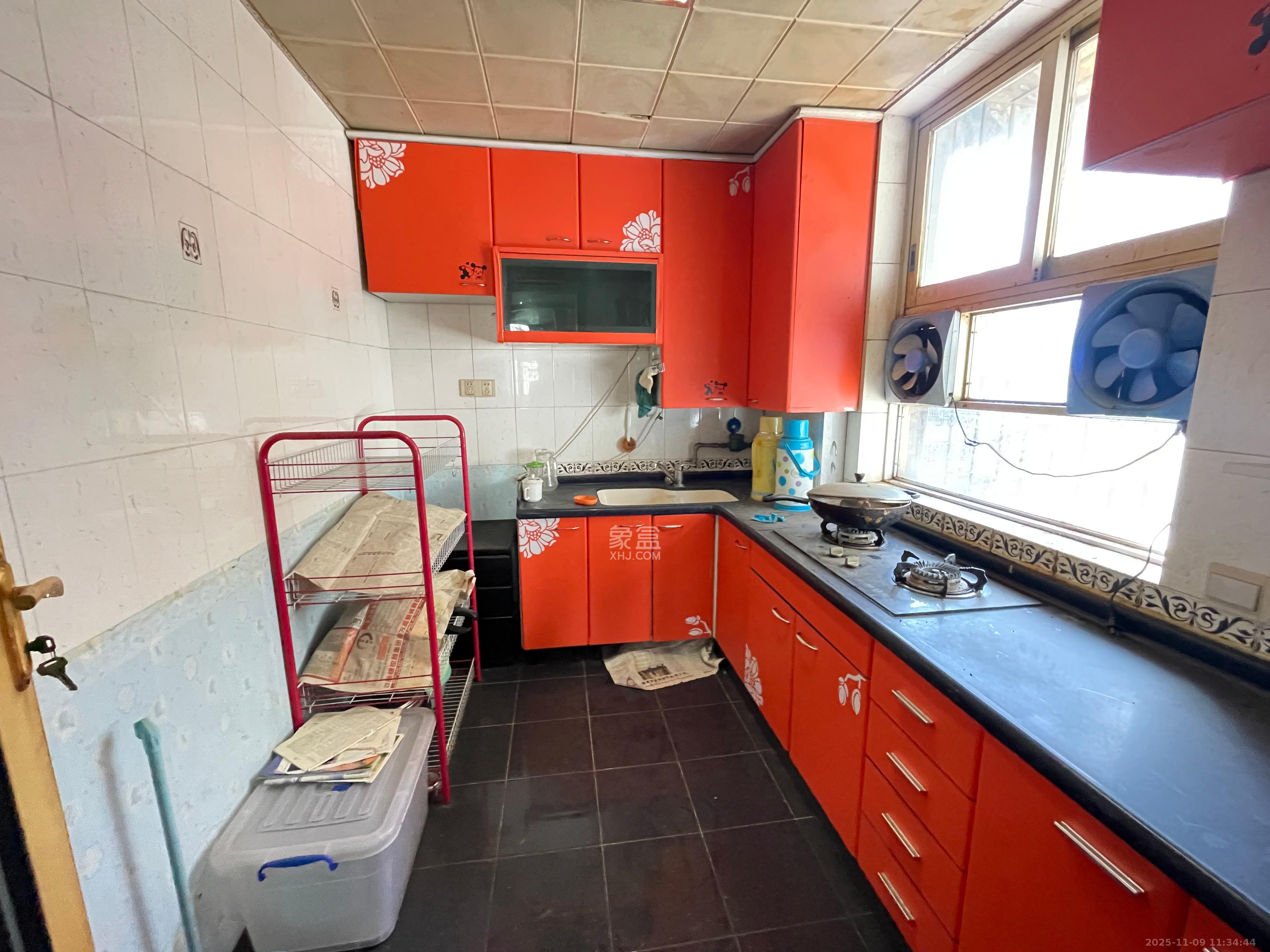 鸿园小区  4室2厅1卫    2800.0元/月室内图