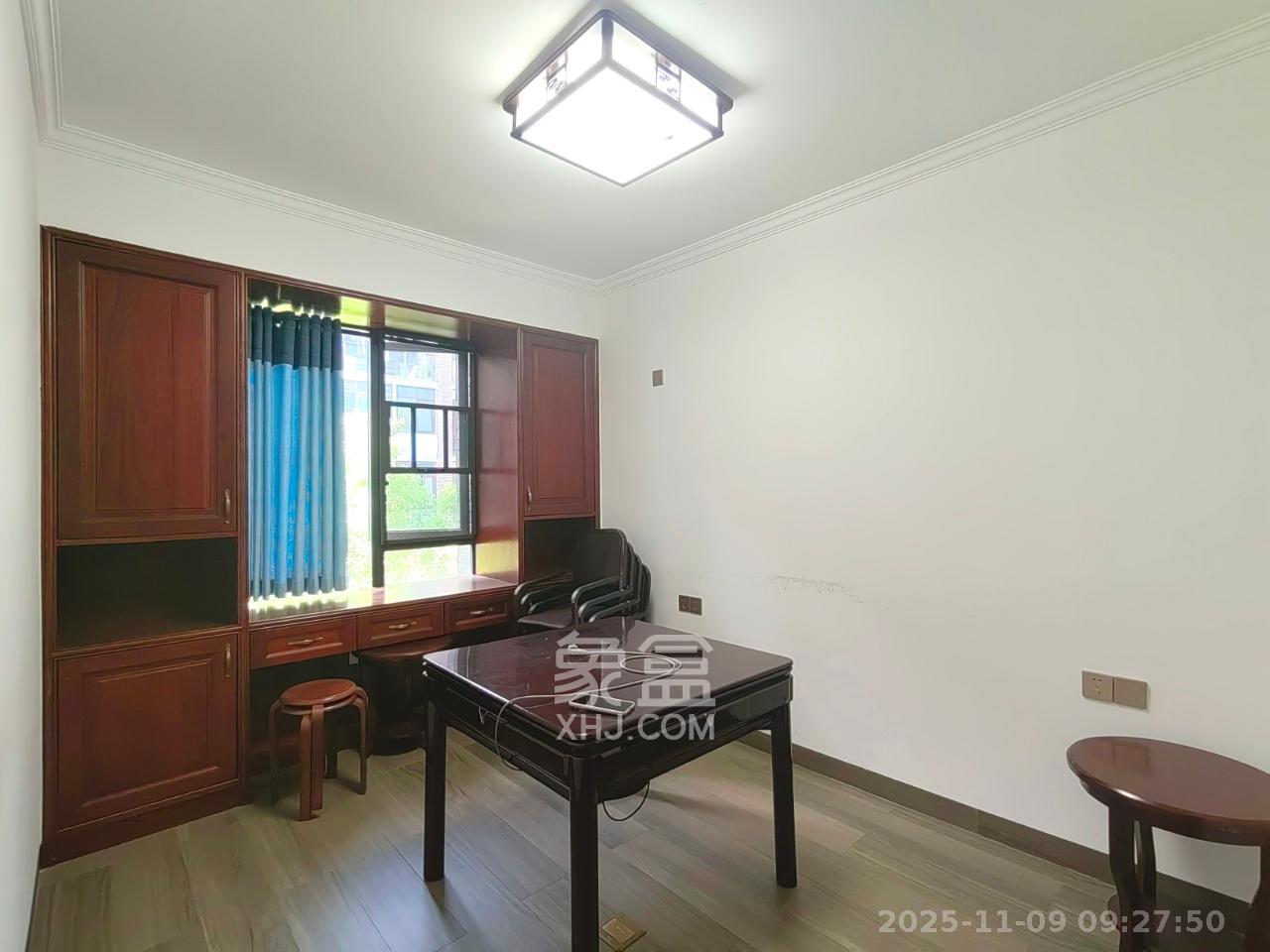 星湖湾二期洋房  4室2厅2卫    4200.0元/月室内图