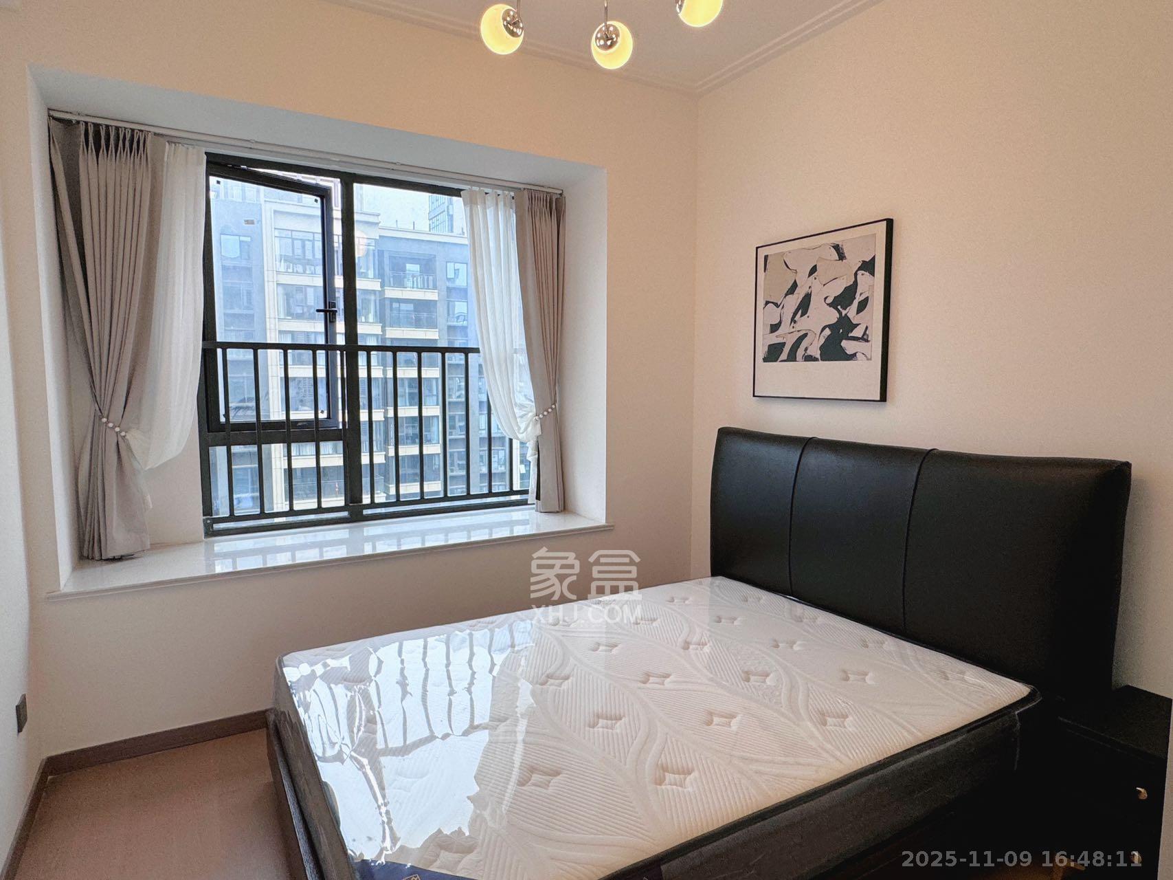 绿地V岛  4室2厅2卫    4700.0元/月室内图