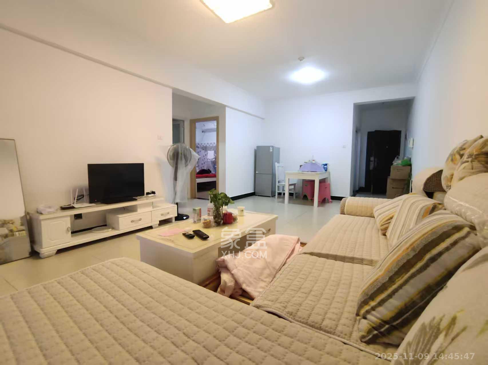 卓越蔚蓝海岸二期  2室2厅1卫    2000.0元/月室内图