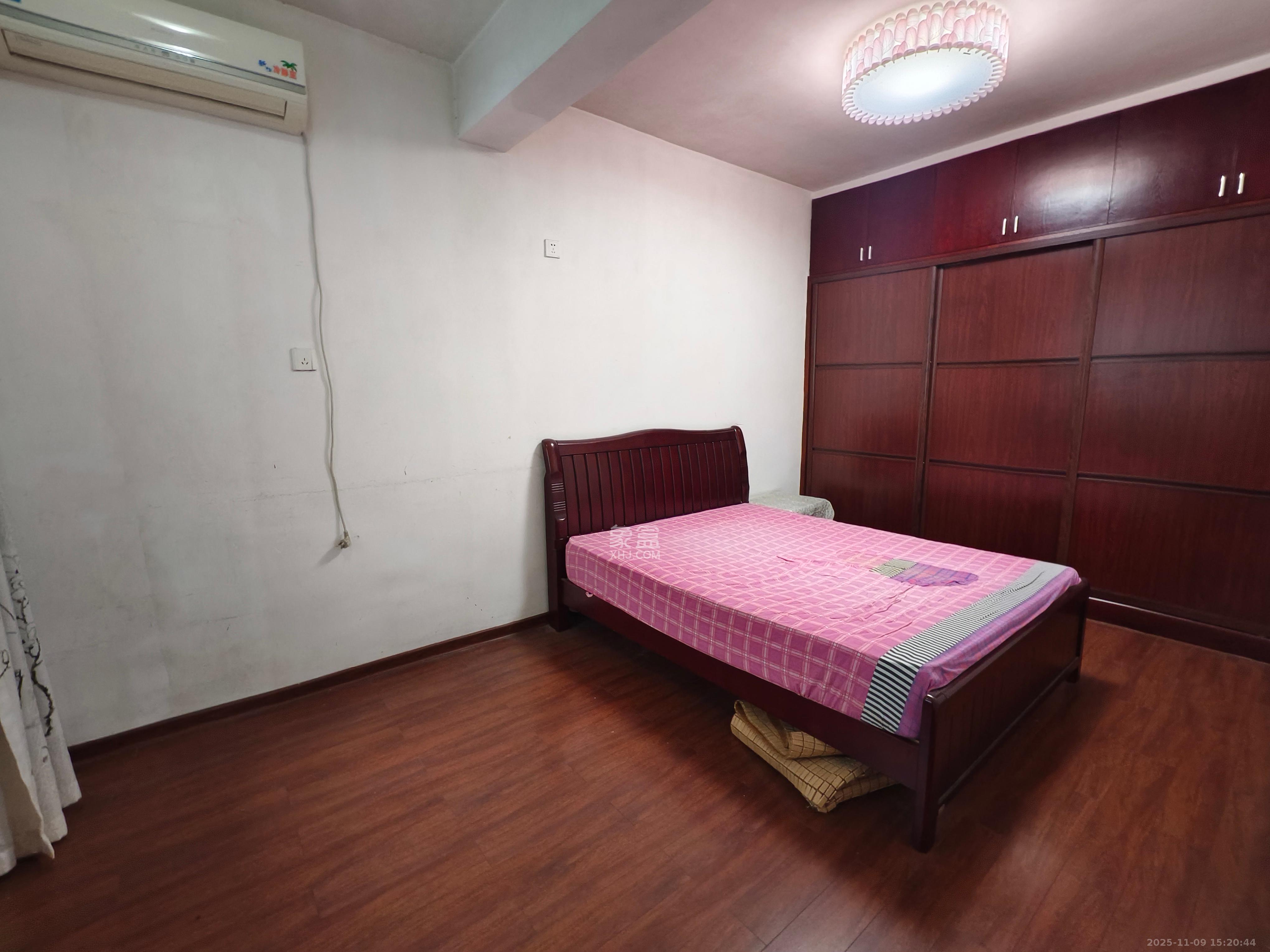 阳光100一期、四五期 4室2厅2卫 2800.0元/月 阳光100一期、四五期 4室2厅2卫 2800.0元/月室内图