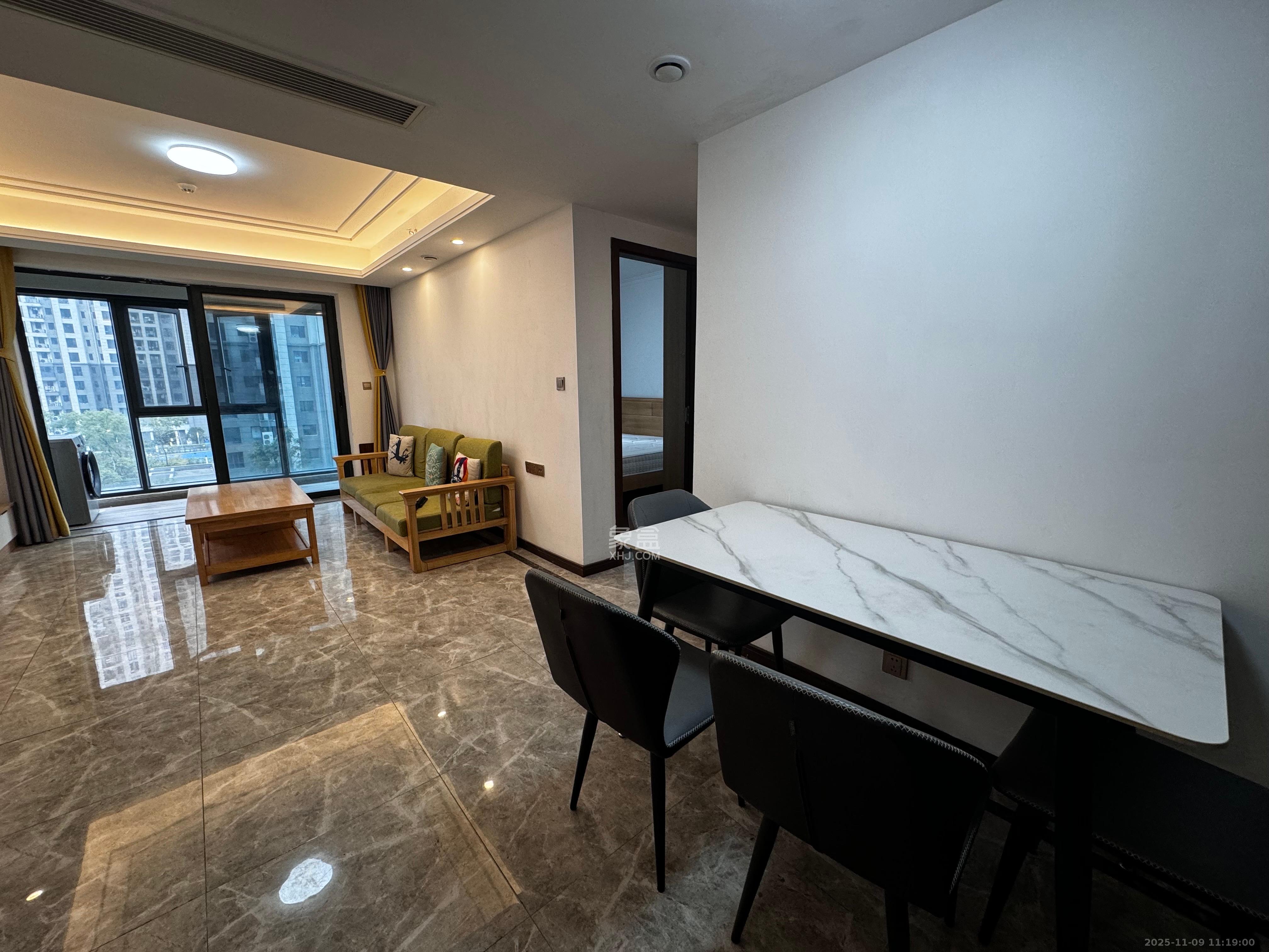 绿地长沙城际空间站（绿地新里佳苑）  3室2厅2卫    3400.0元/月