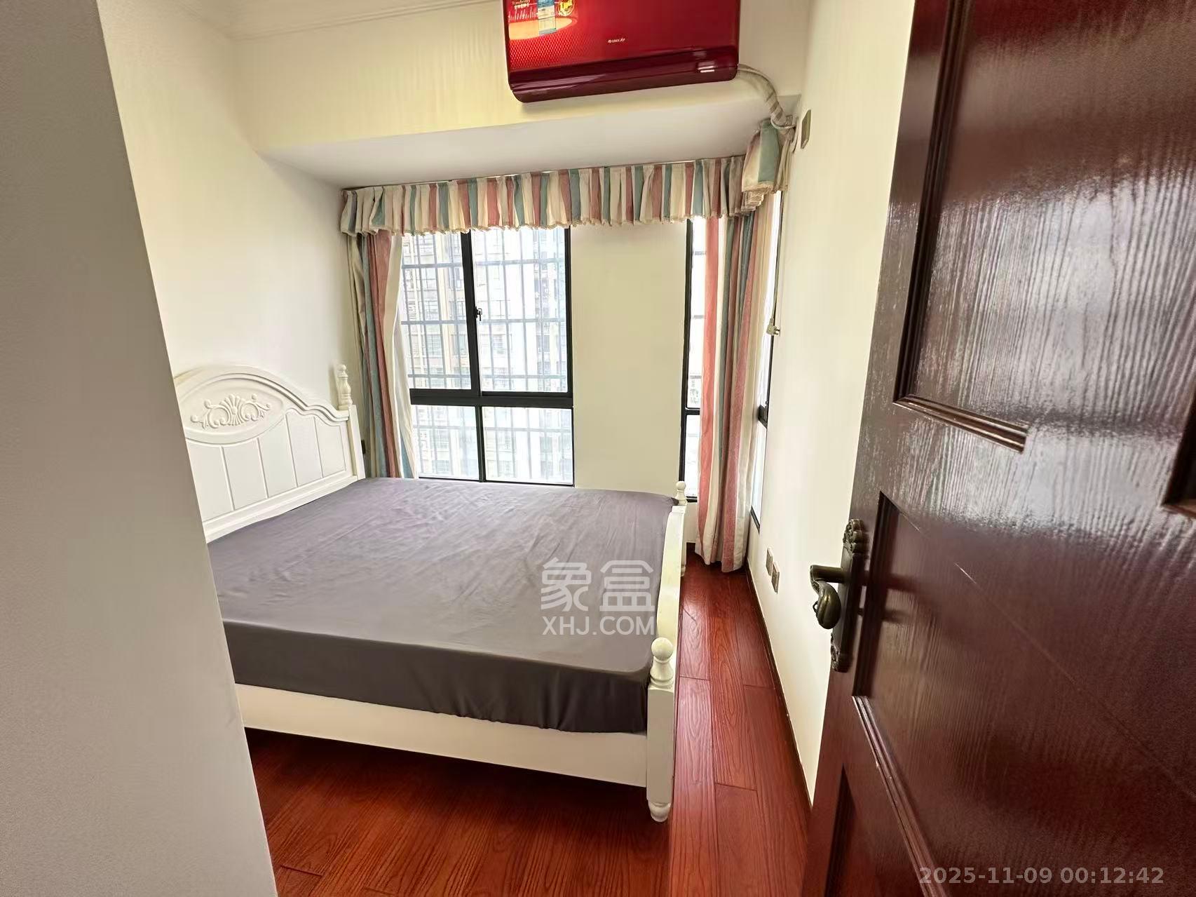 天麓尚层  3室2厅2卫    2400.0元/月室内图