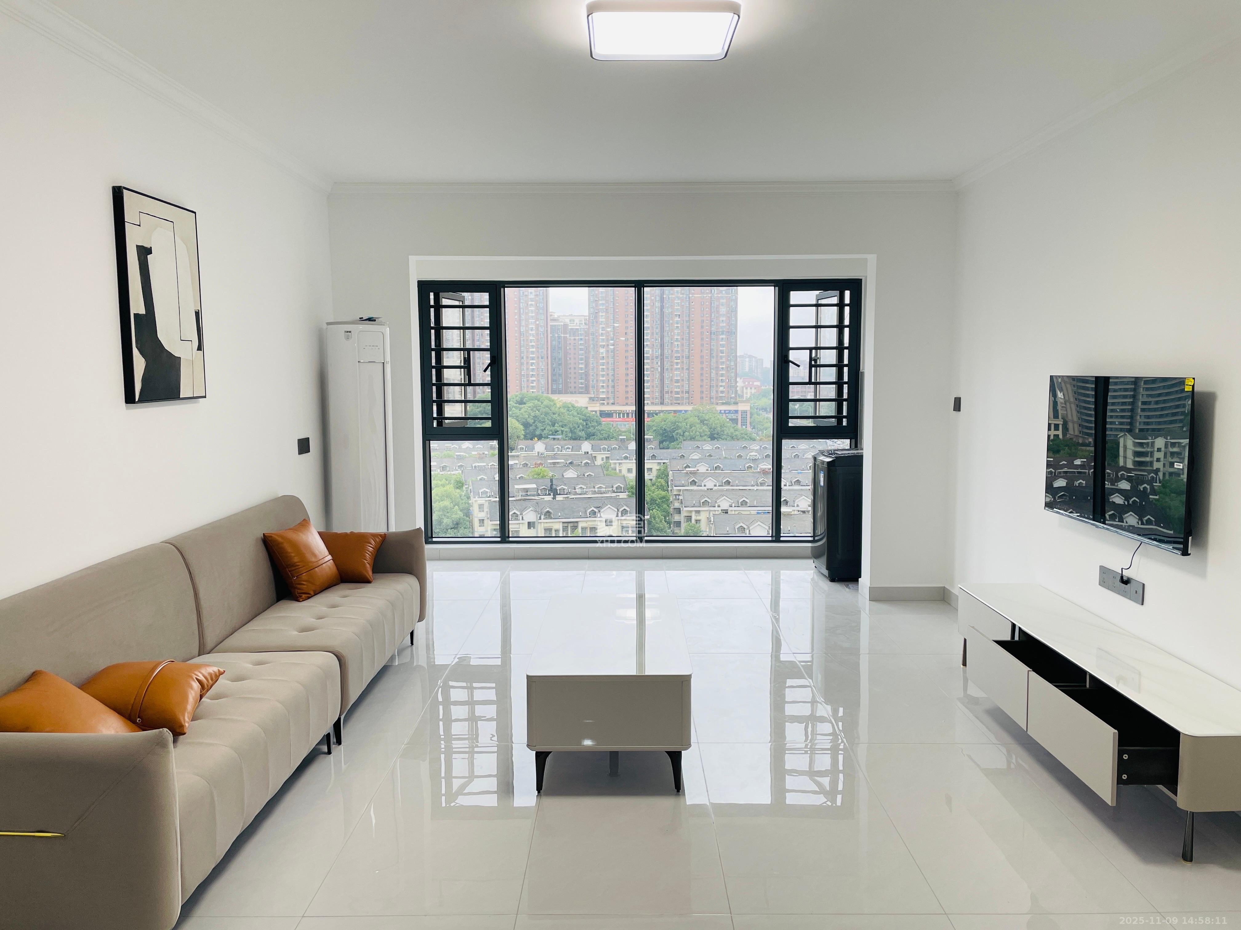 金石蓉园  3室2厅1卫    2800.0元/月