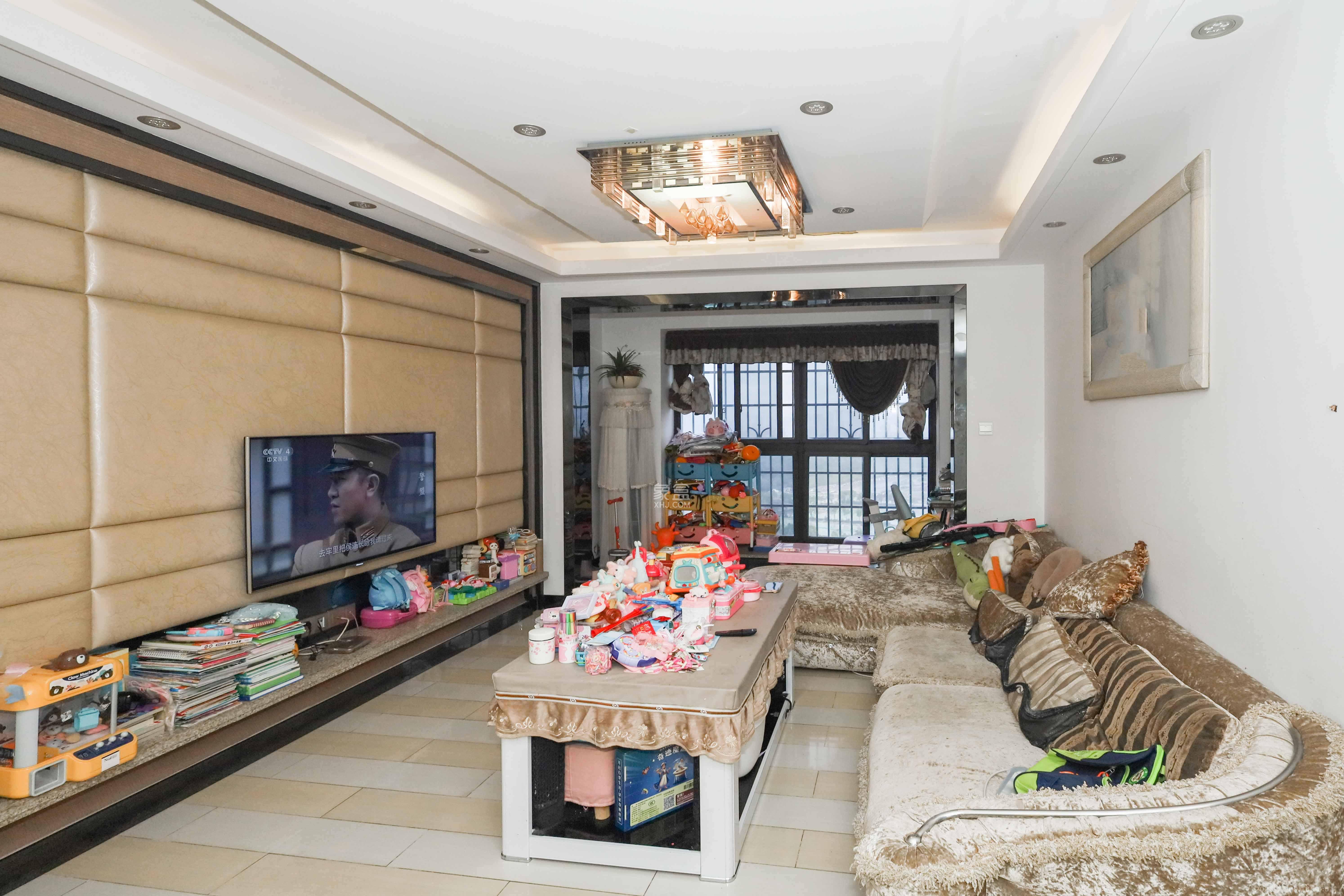 保利麓谷林语F区  3室2厅1卫    95.0万客厅