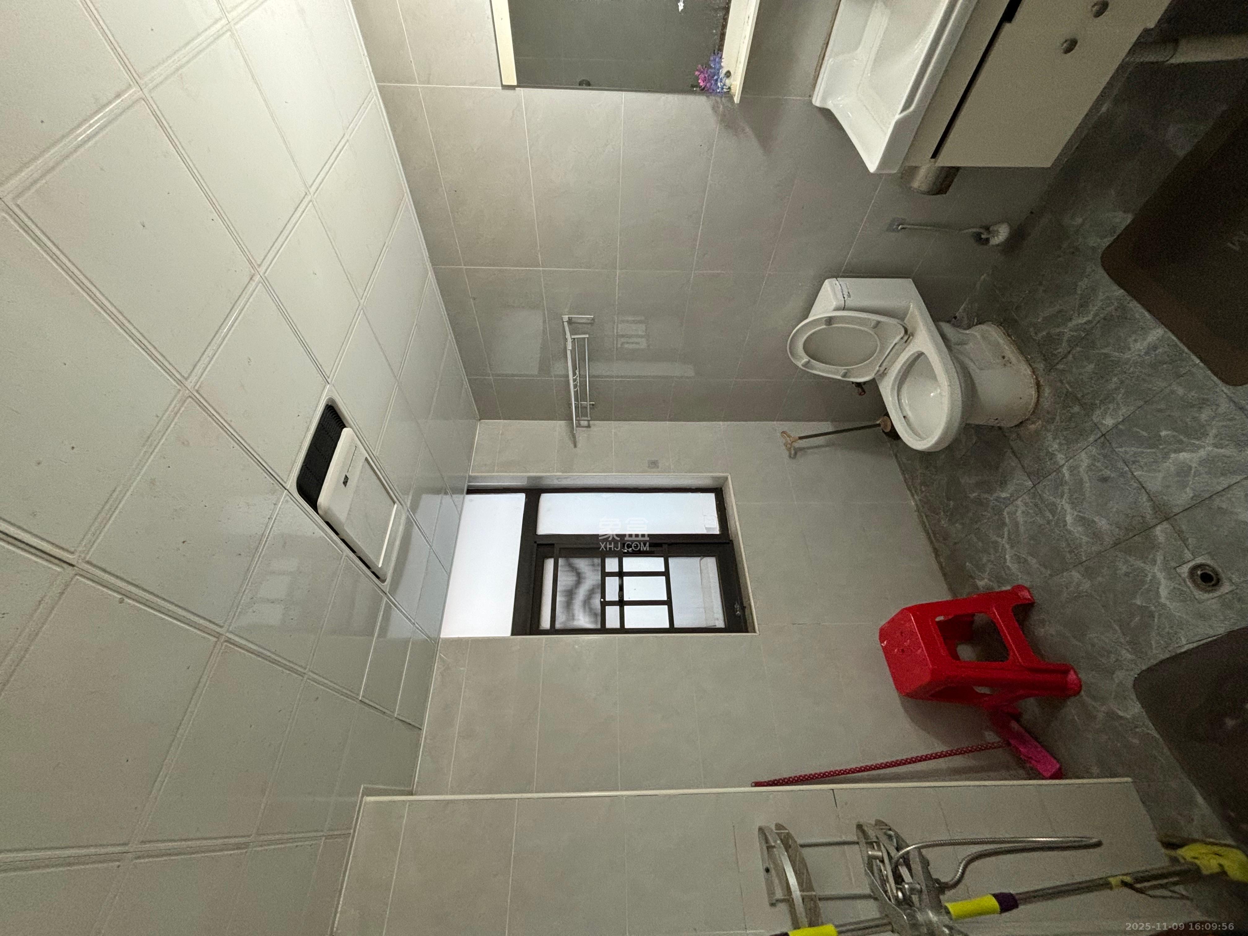 星雅美辰  3室2厅2卫    2400.0元/月室内图