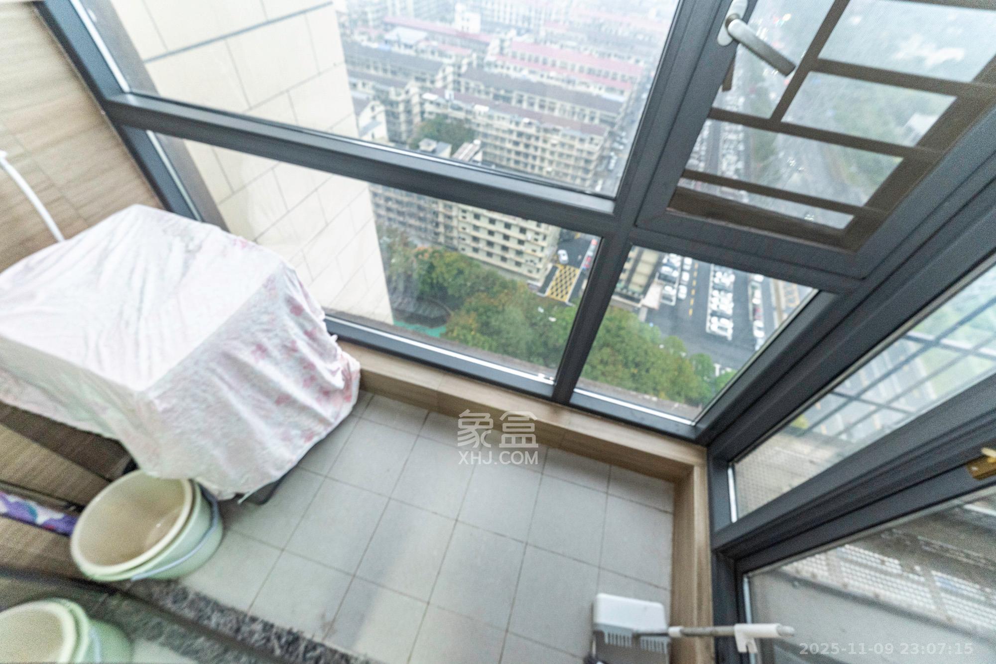 君合新城玺樾  4室2厅2卫    103.0万阳台