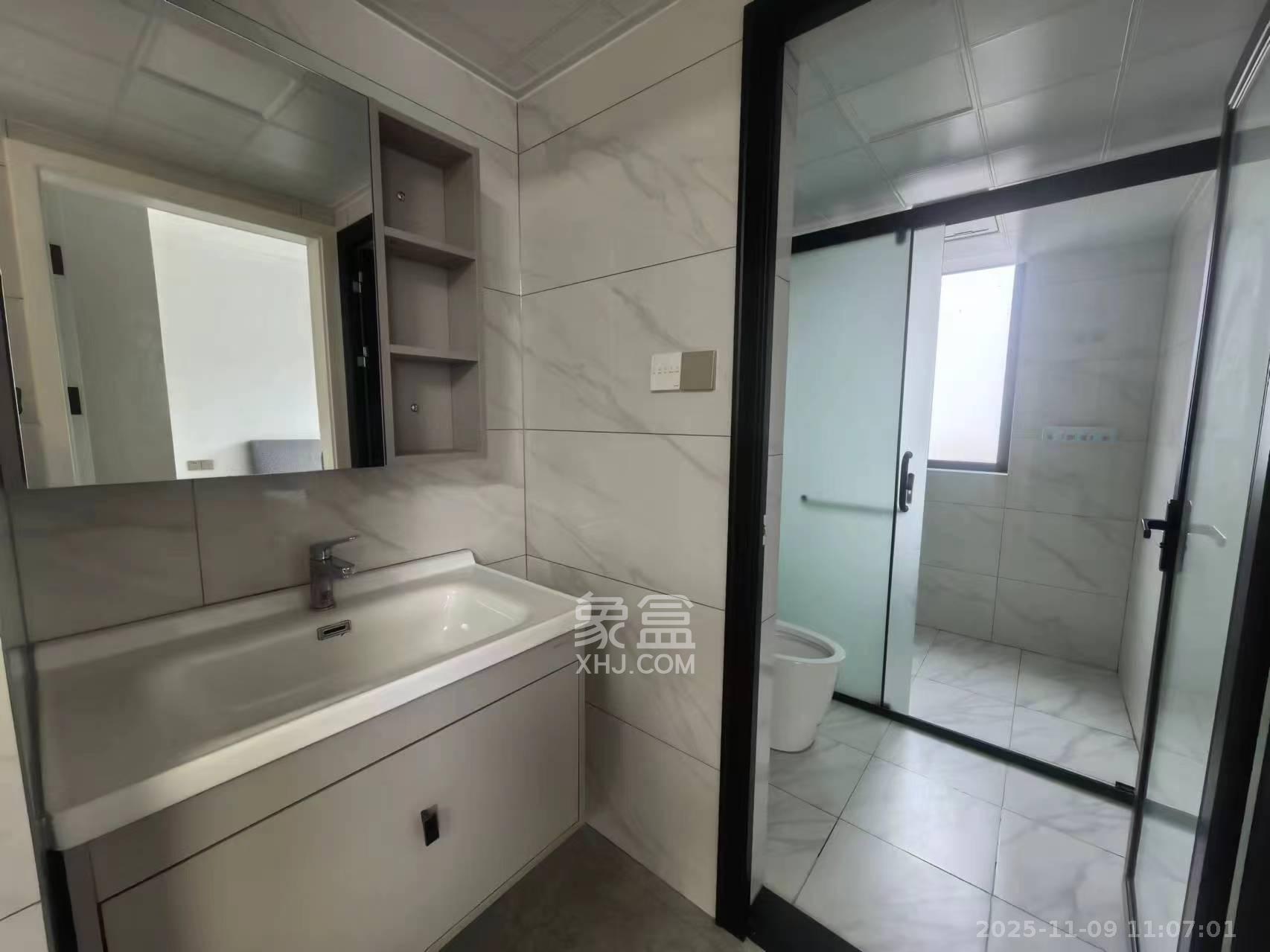 三一街区  3室2厅2卫    2600.0元/月室内图