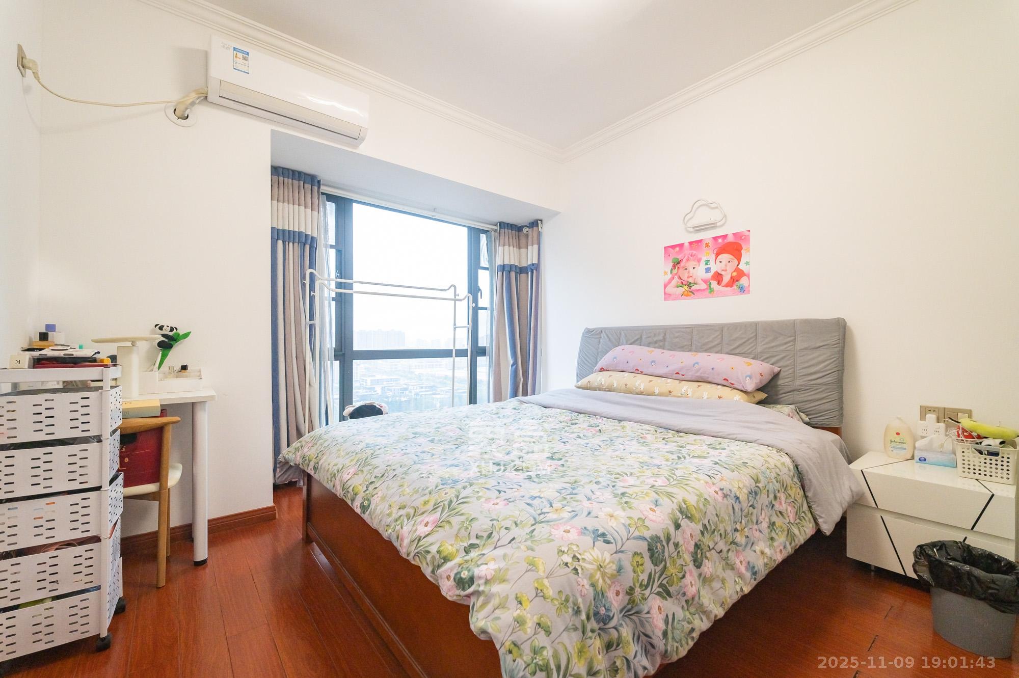 海伦春天 4室2厅2卫 102.8万 海伦春天 4室2厅2卫 102.8万卧室