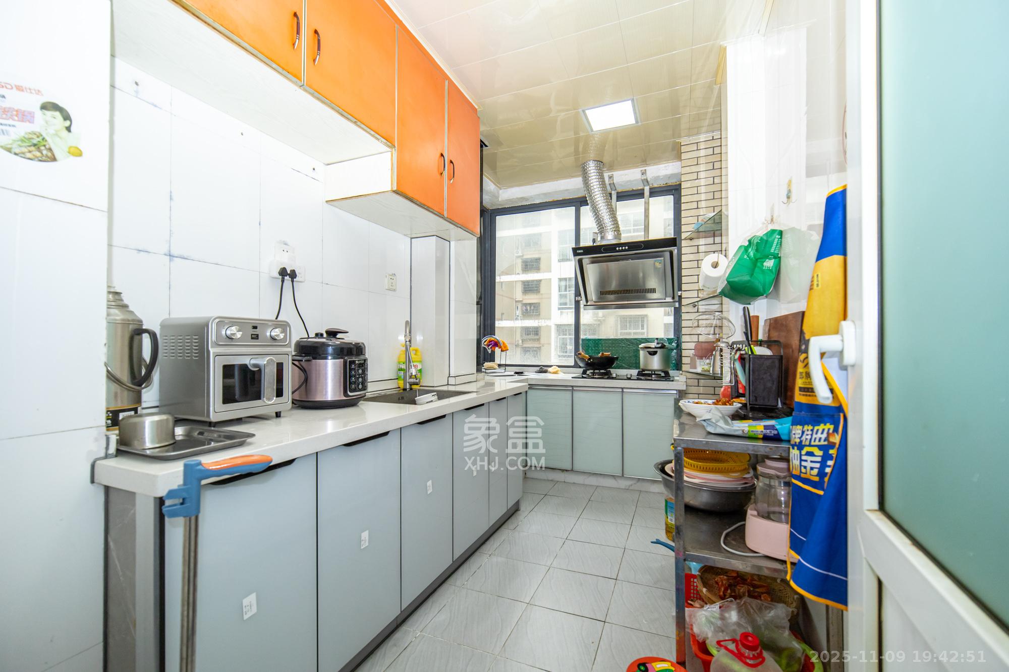 楚天家园  3室2厅2卫    59.8万厨房