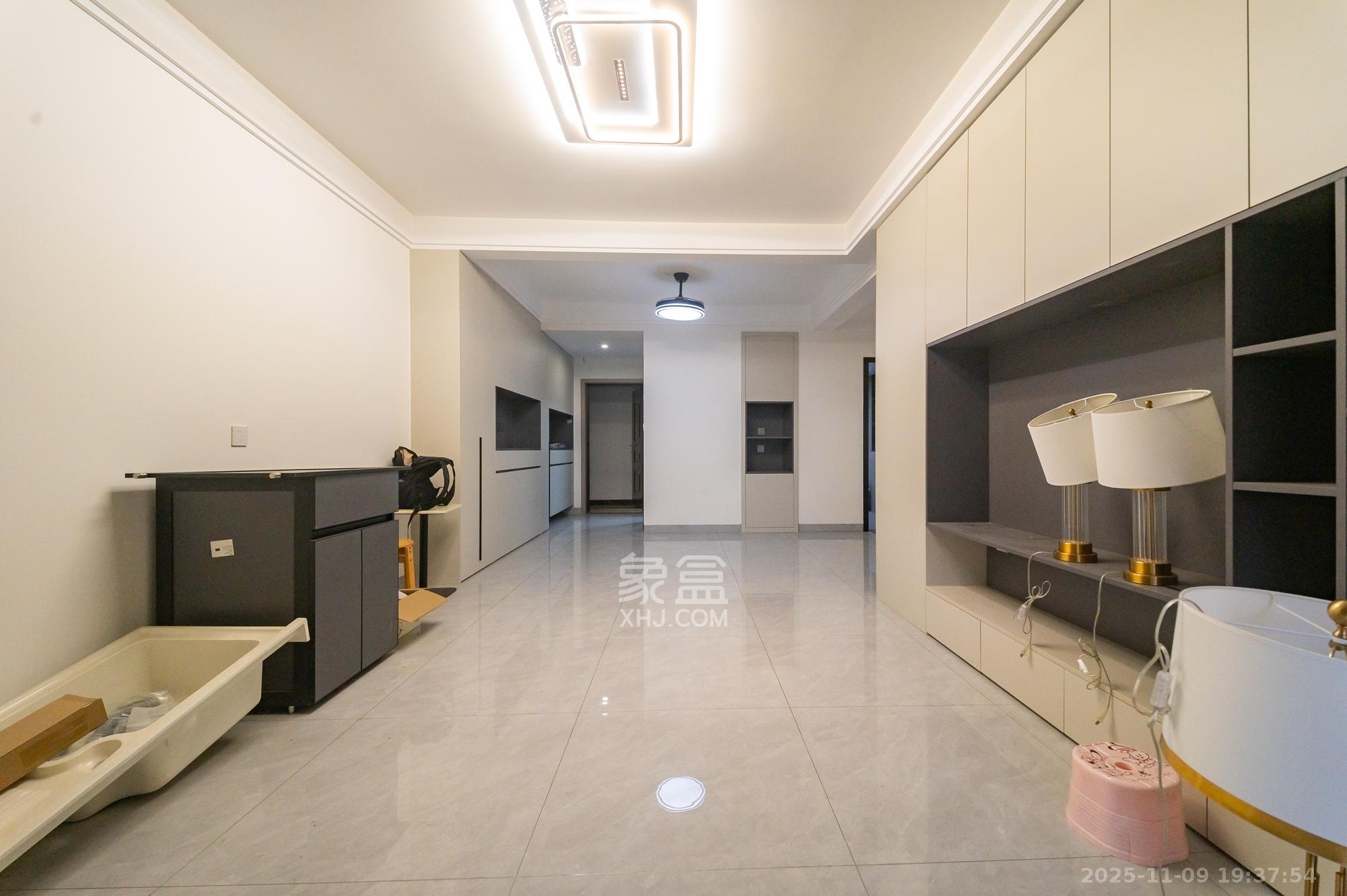 中建悦和城  3室2厅1卫    92.0万客厅