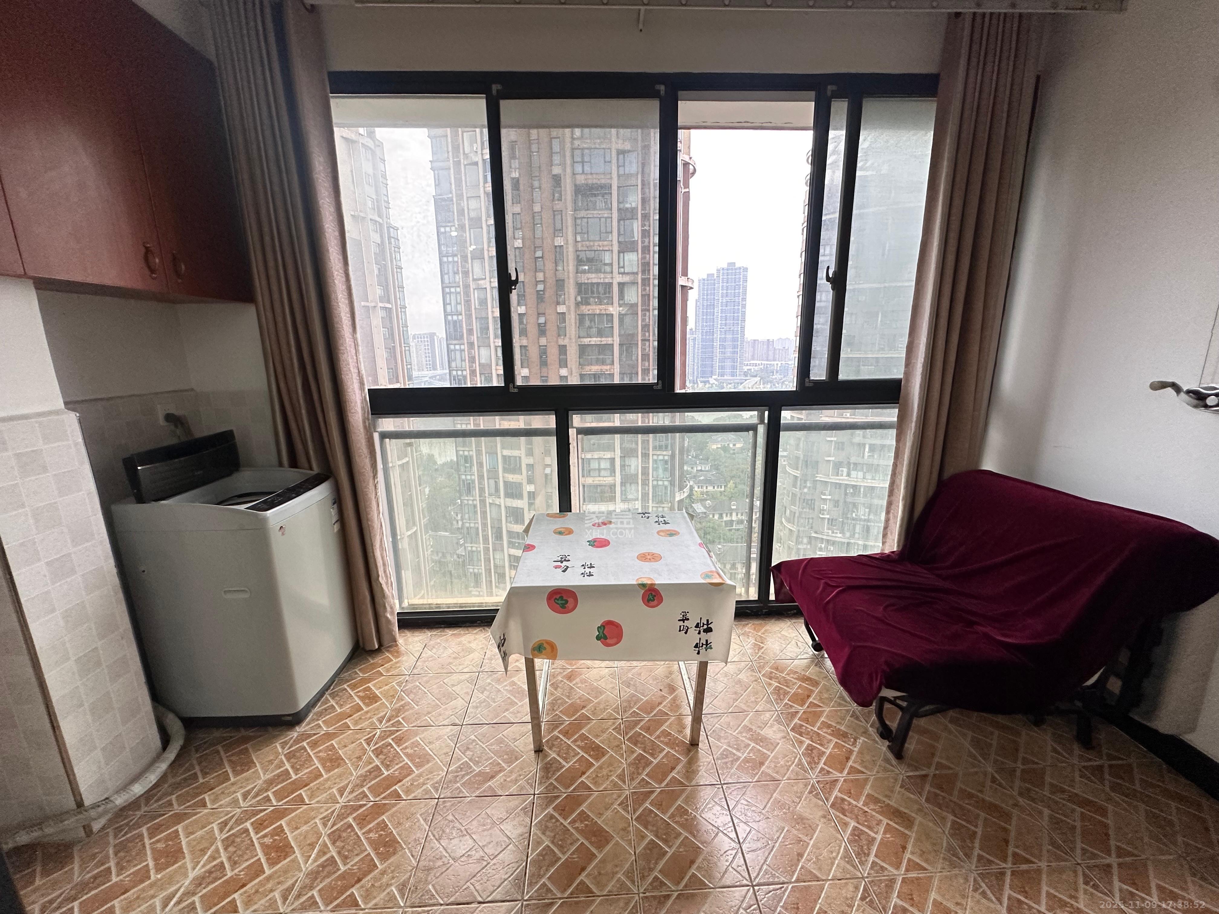 藏珑湖上国际花园 2室2厅1卫 2100.0元/月 藏珑湖上国际花园 2室2厅1卫 2100.0元/月室内图