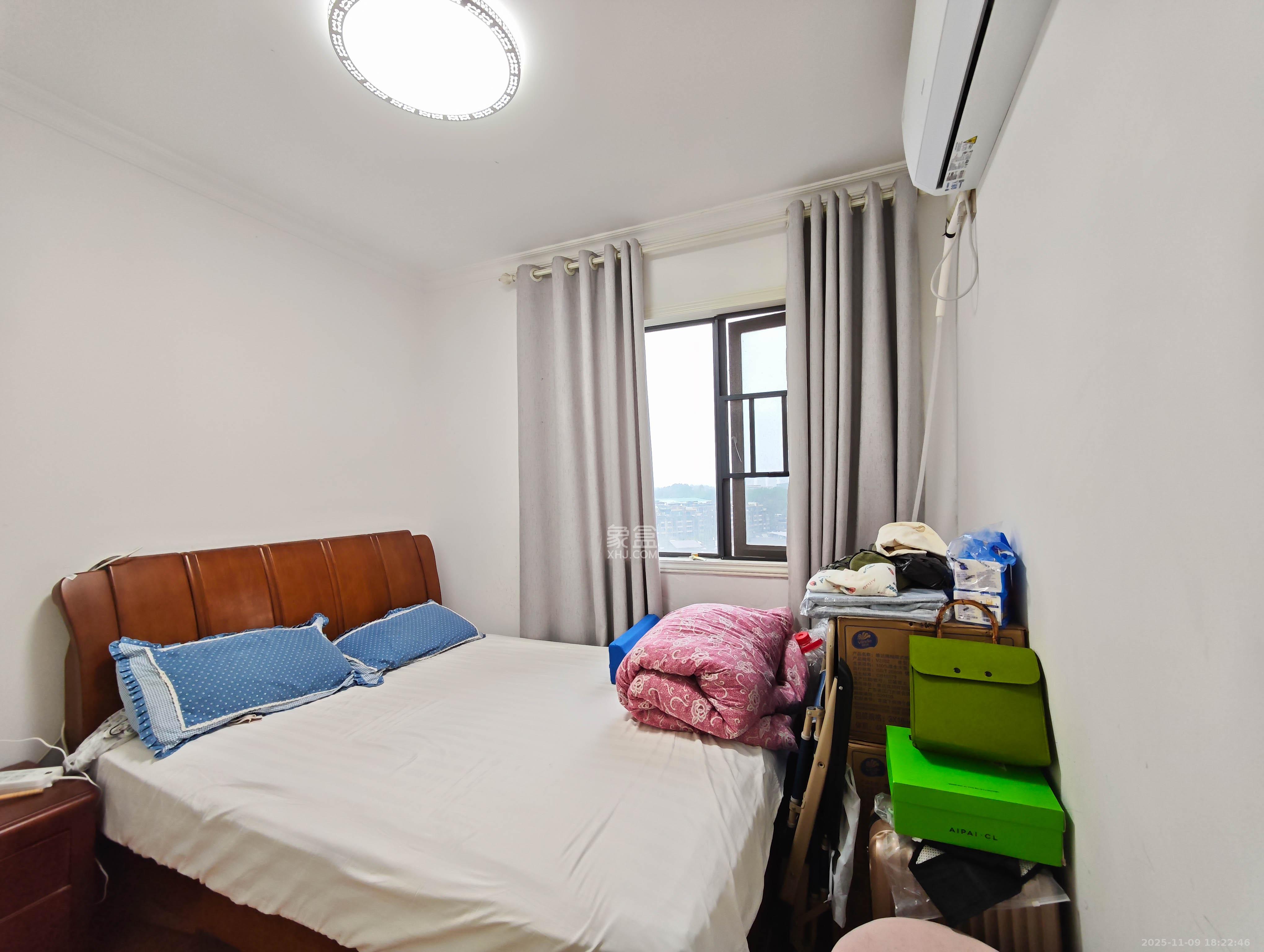 保利城(中航城国际社区、郡原美村) 3室2厅2卫 70.0万 保利城(中航城国际社区、郡原美村) 3室2厅2卫 70.0万卧室