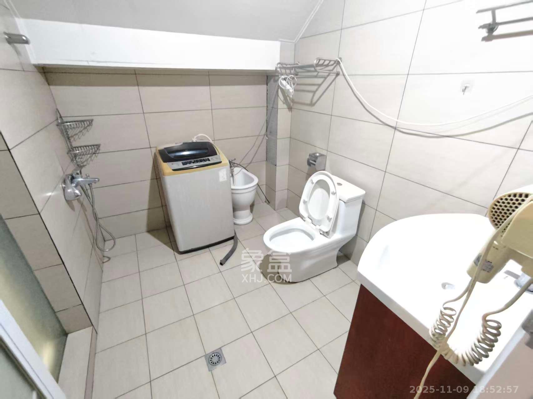 中城丽景香山园  4室2厅2卫    5200.0元/月室内图