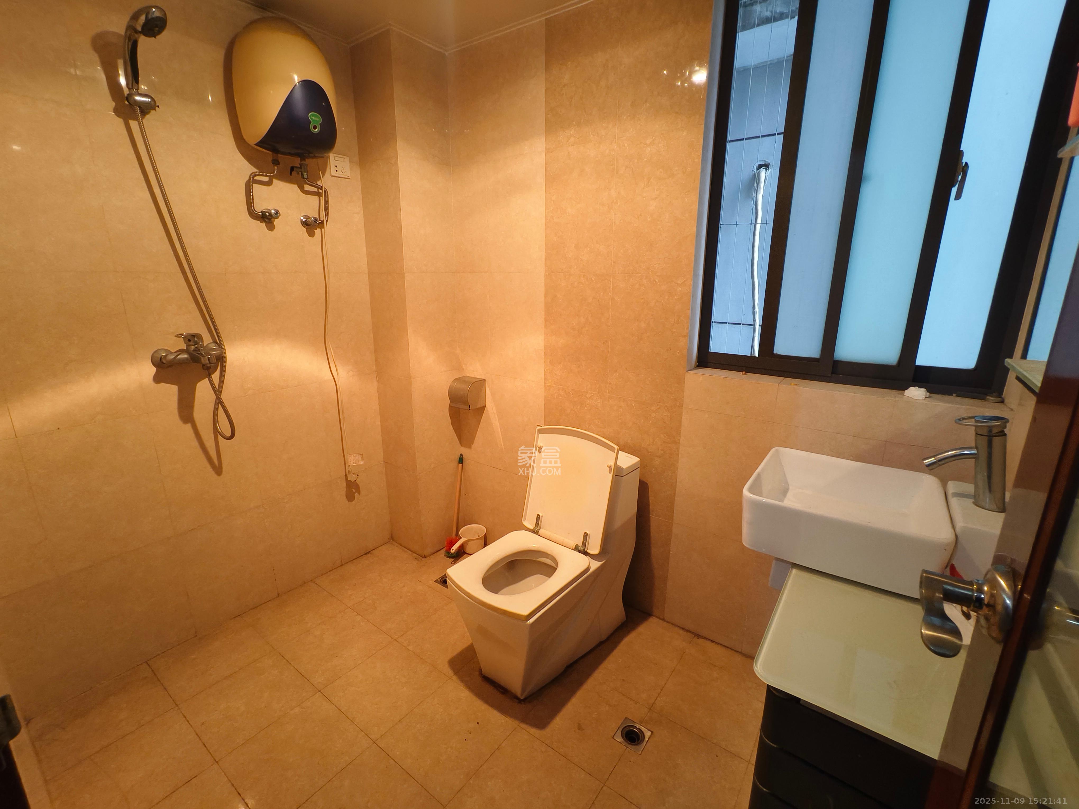 阳光100一期、四五期 4室2厅2卫 2800.0元/月 阳光100一期、四五期 4室2厅2卫 2800.0元/月室内图