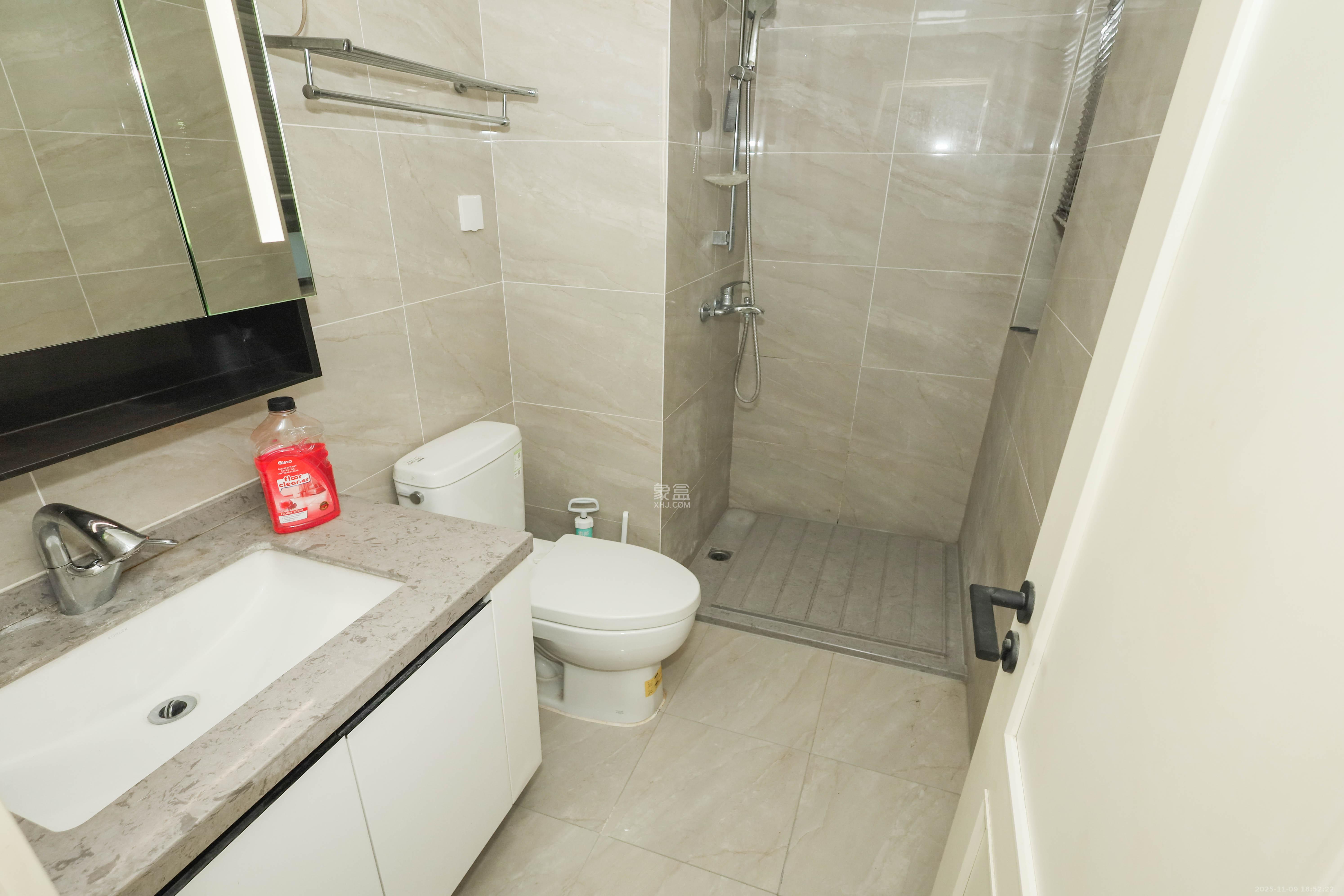 万科金色梦想B区  3室2厅2卫    110.0万卫生间