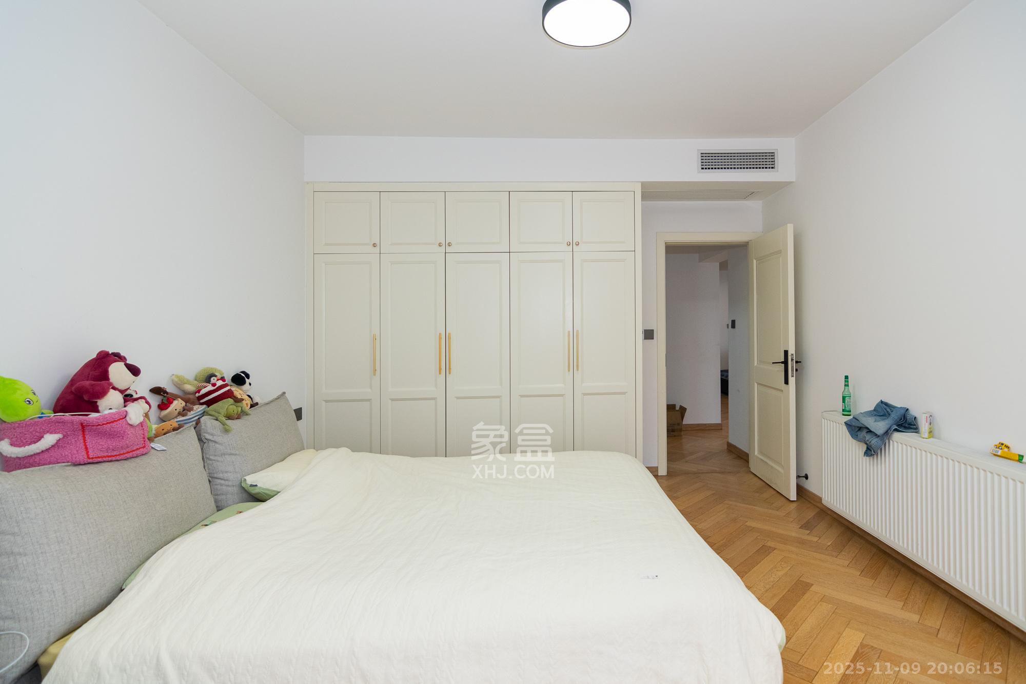 丽景华庭  4室2厅2卫    110.0万卧室