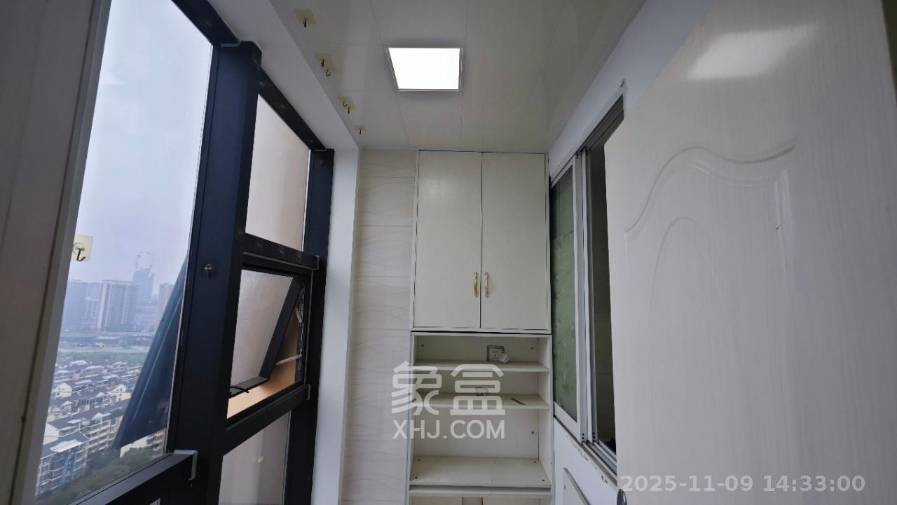 万坤图财富广场  1室1厅1卫    1700.0元/月