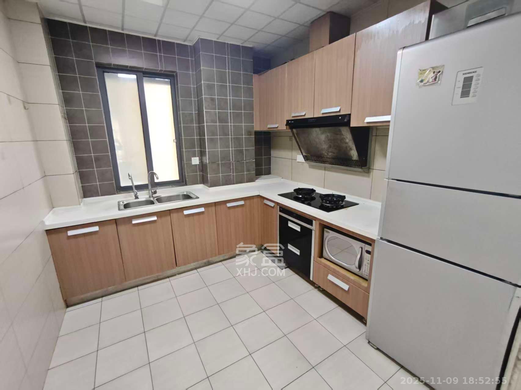 中城丽景香山园 4室2厅2卫 5200.0元/月 中城丽景香山园 4室2厅2卫 5200.0元/月室内图