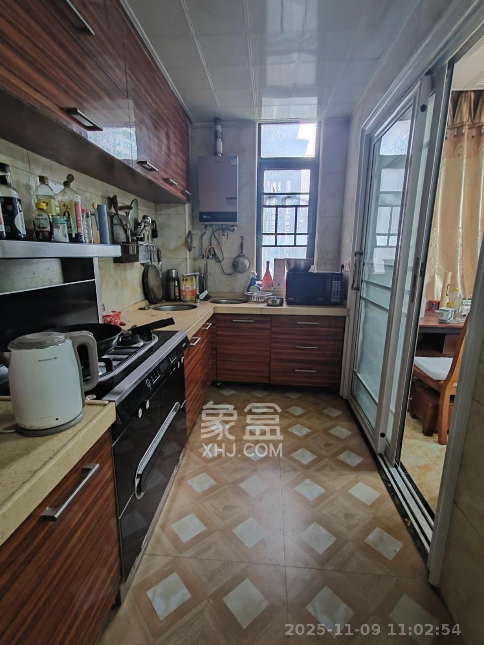 枫华府第 1室2厅2卫 1500.0元/月 枫华府第 1室2厅2卫 1500.0元/月室内图