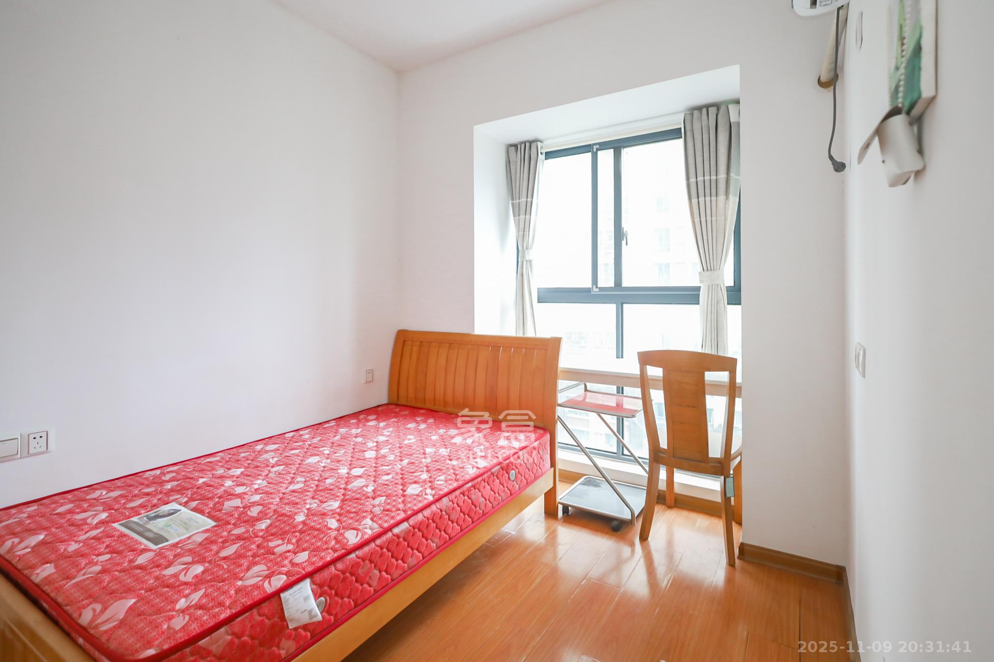 兰亭都荟(璟峰苑) 2室2厅1卫 79.2万 兰亭都荟(璟峰苑) 2室2厅1卫 79.2万卧室