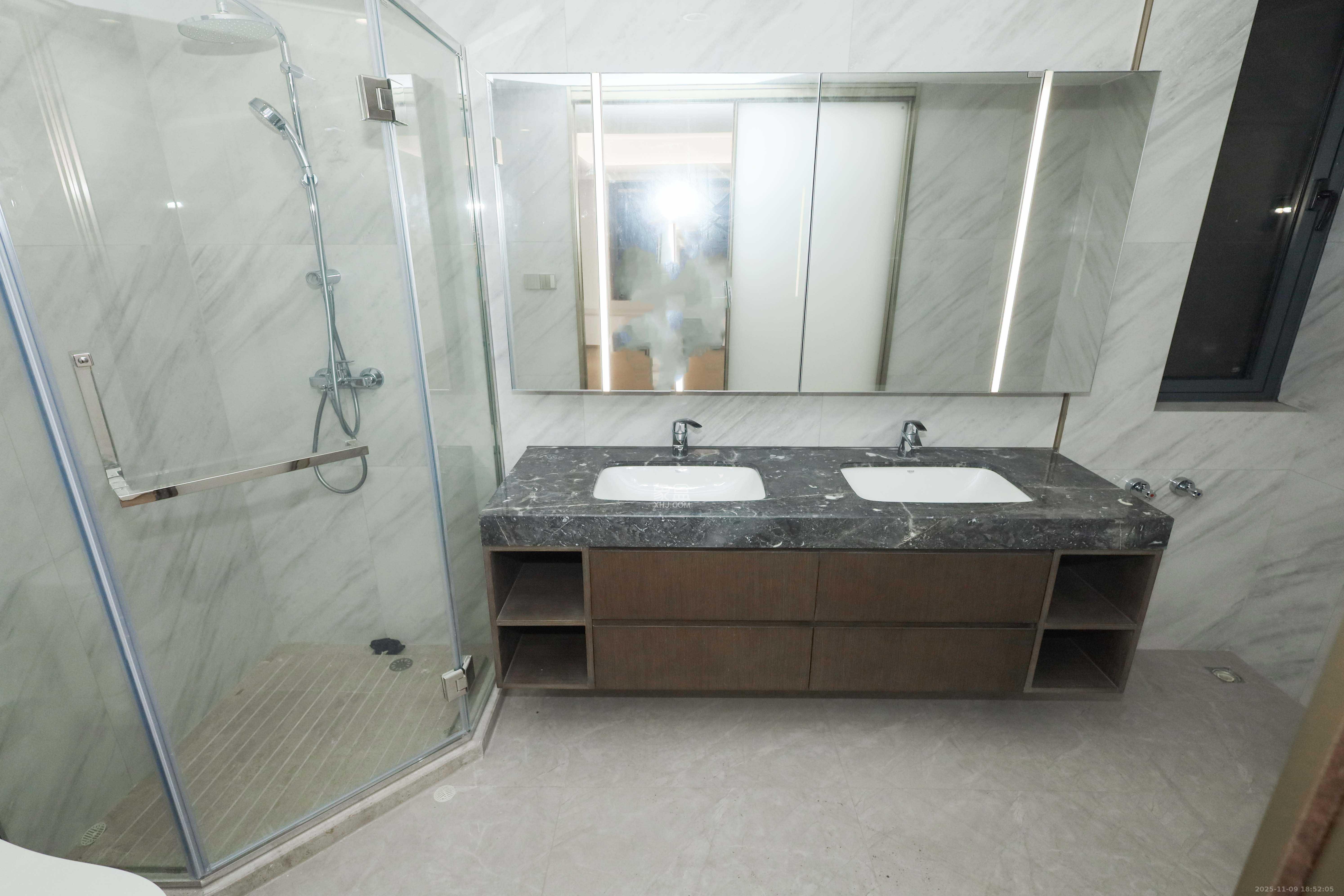 绿城招商桂语雲峯  4室2厅2卫    288.0万卫生间