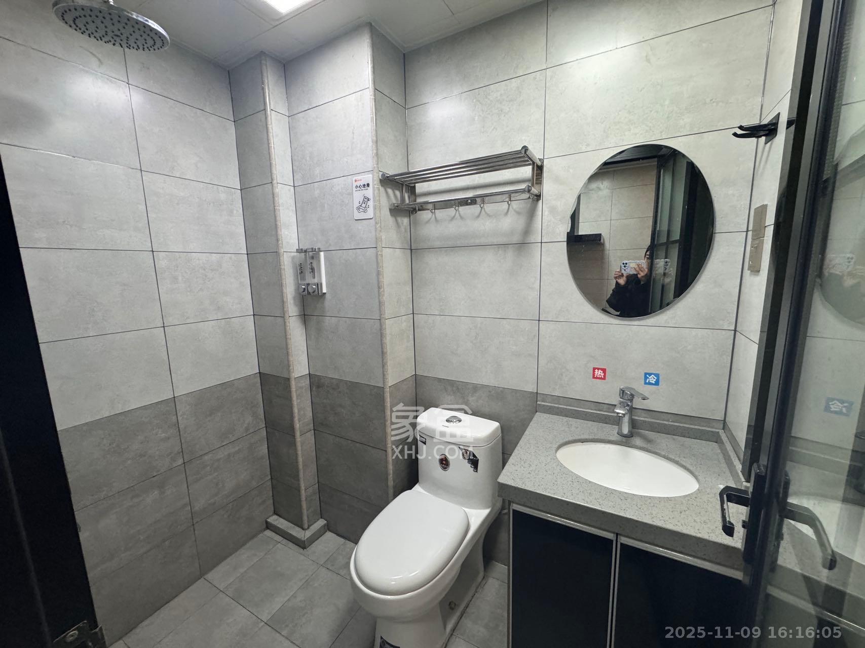 东盈商业广场(华泉城市广场) 1室1厅1卫 1600.0元/月 东盈商业广场(华泉城市广场) 1室1厅1卫 1600.0元/月室内图