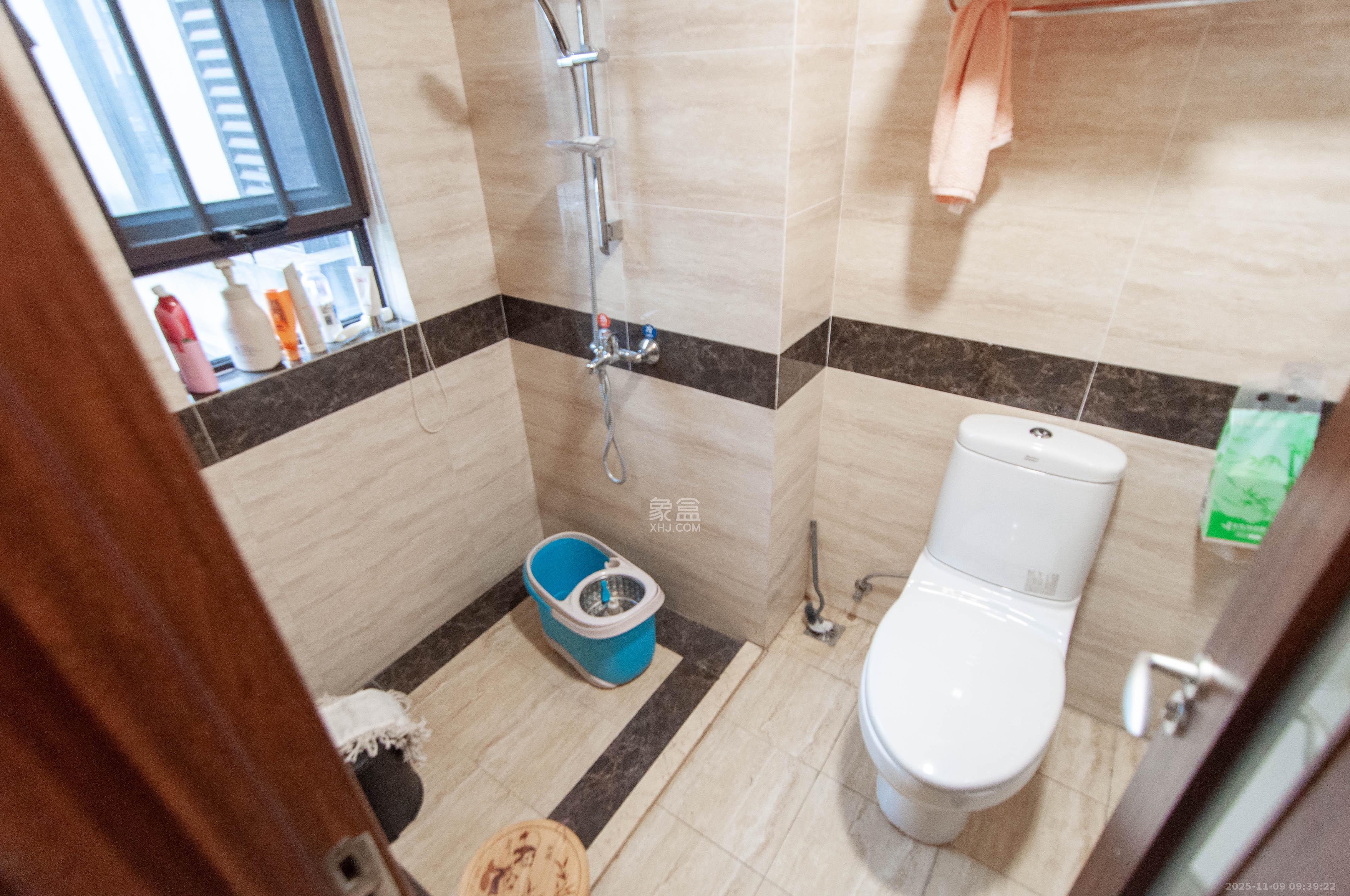 万科里梅溪郡 3室2厅2卫 192.0万 万科里梅溪郡 3室2厅2卫 192.0万卫生间