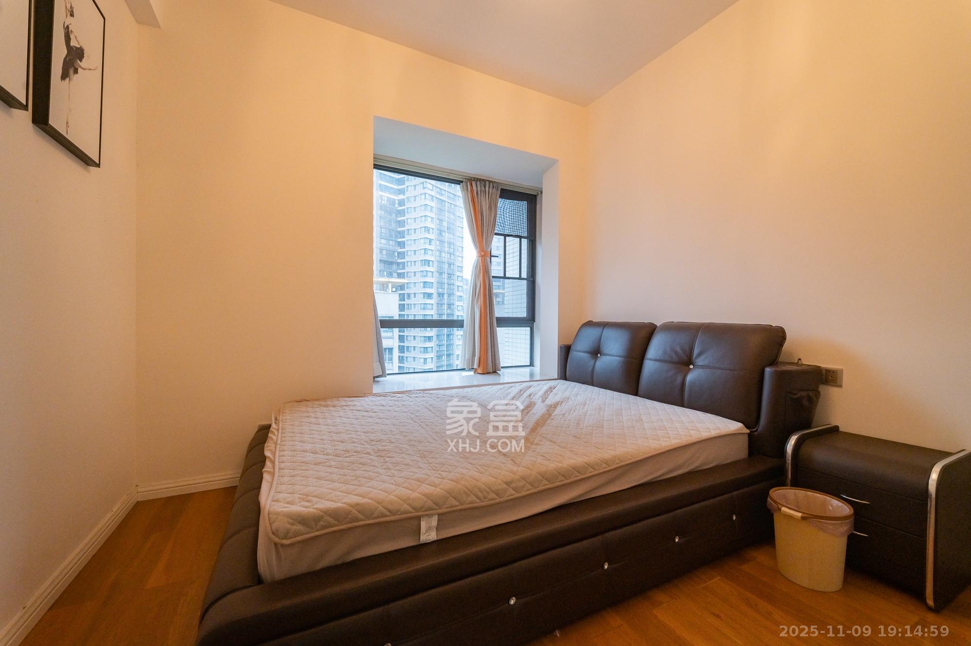 恒基凯旋门一二期  6室2厅2卫    238.0万卧室