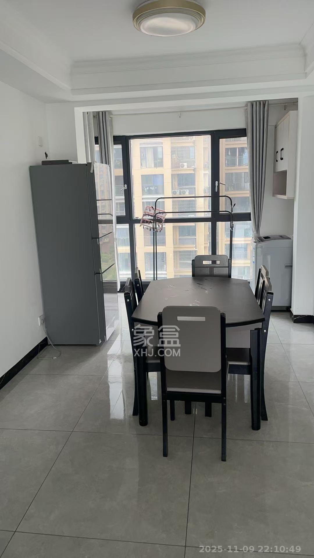 华龙家园（和泰家园）  3室2厅2卫    2000.0元/月室内图