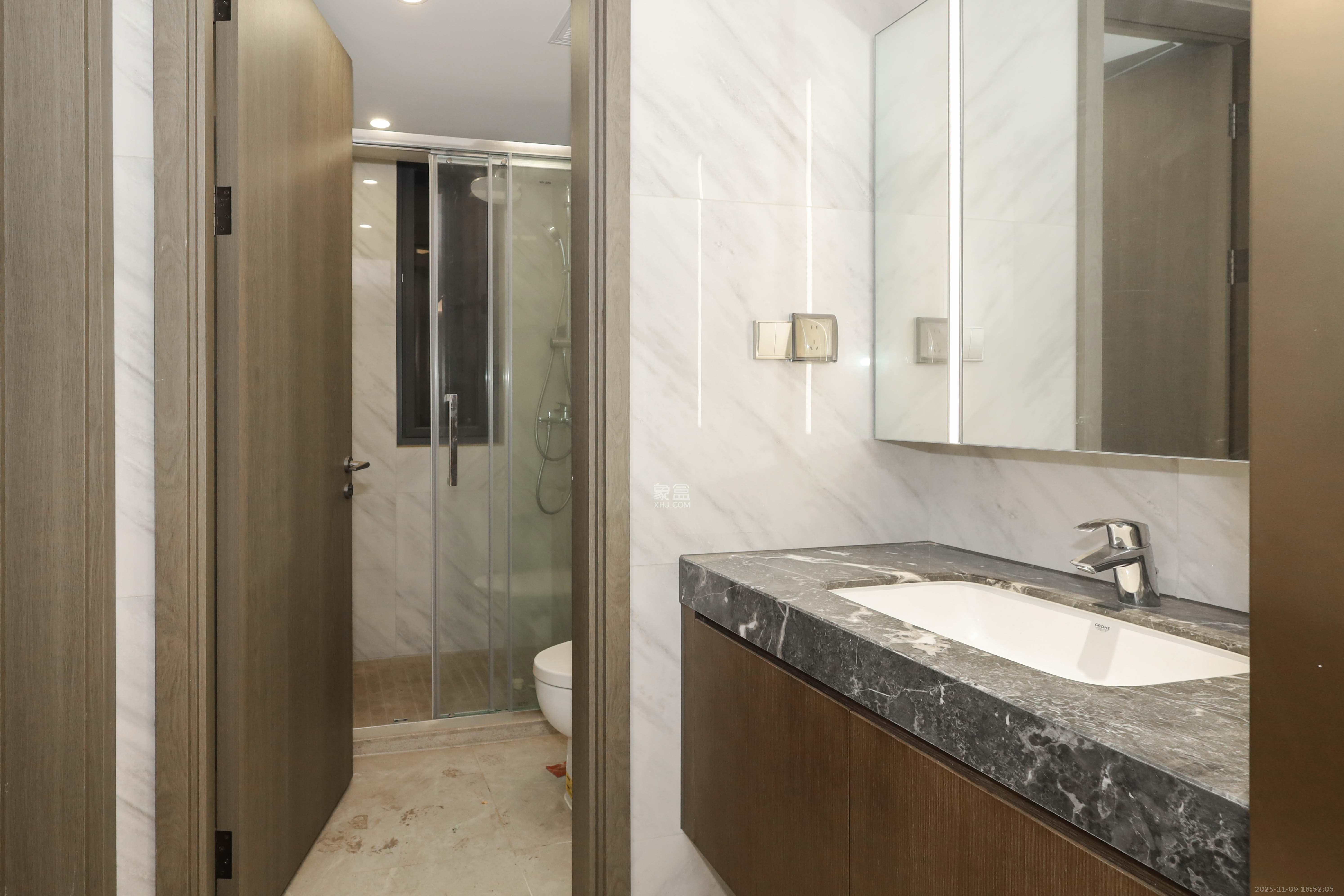 绿城招商桂语雲峯  4室2厅2卫    288.0万卫生间