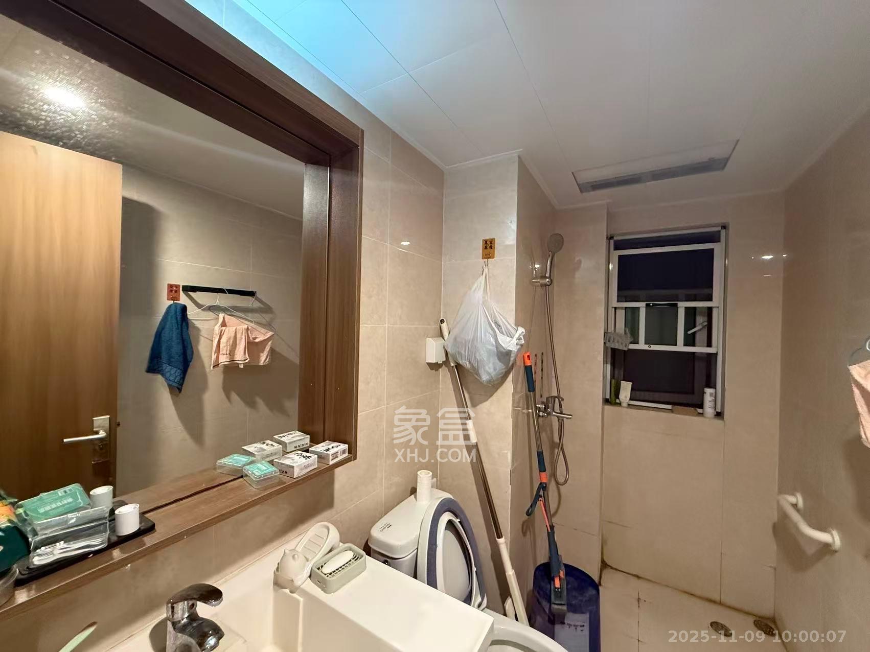 保利香槟国际 3室2厅2卫 2200.0元/月 保利香槟国际 3室2厅2卫 2200.0元/月室内图