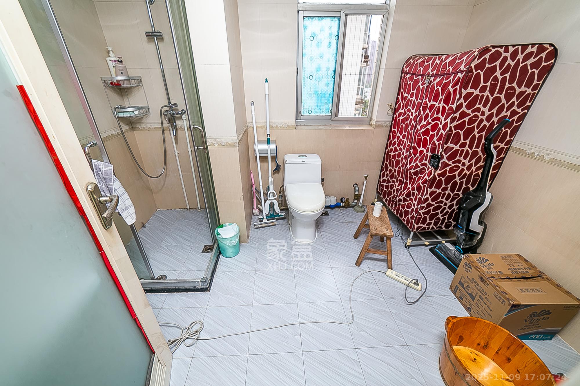 华银园 4室2厅2卫 148.0万 华银园 4室2厅2卫 148.0万卫生间