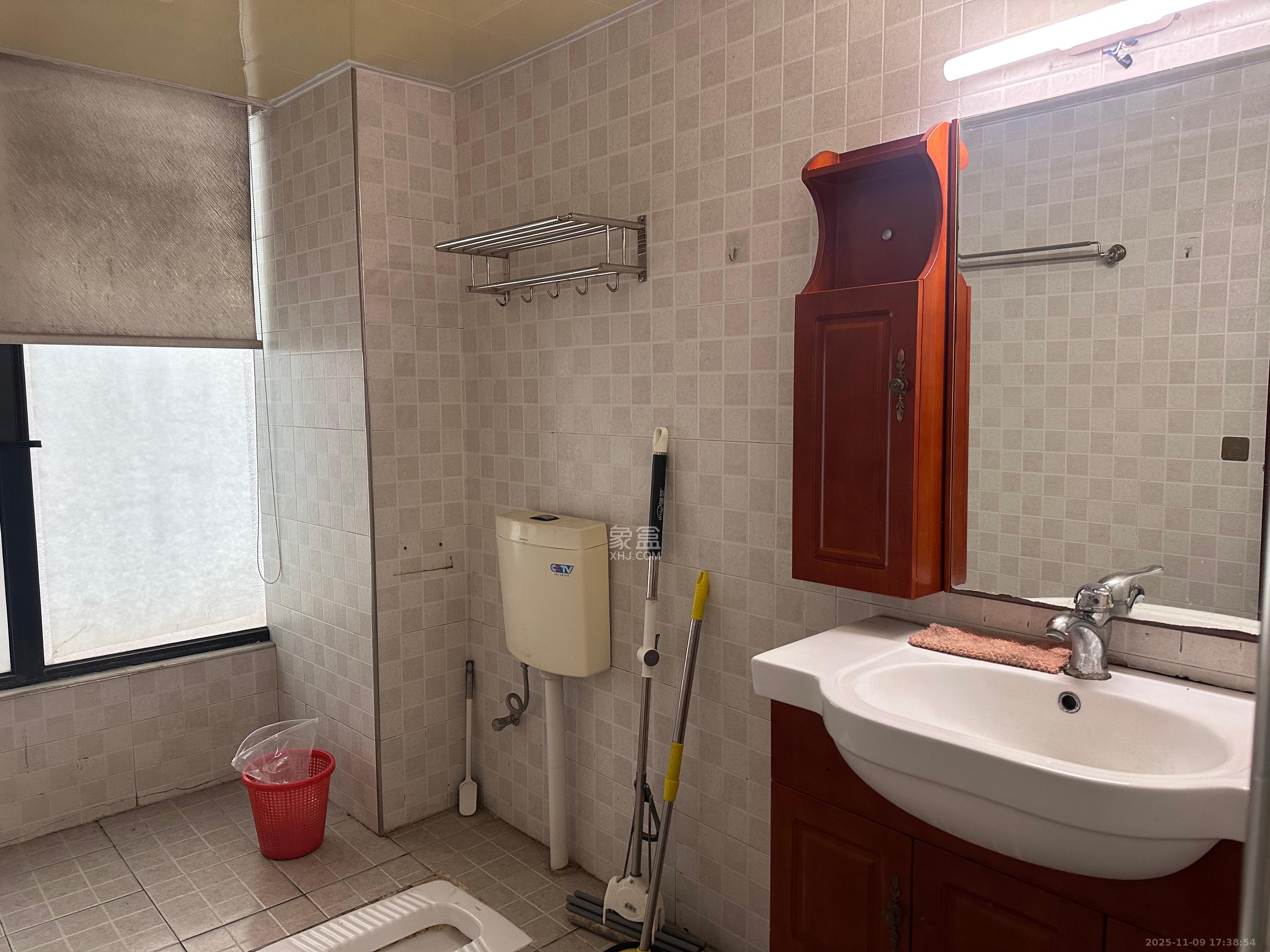 藏珑湖上国际花园 2室2厅1卫 2100.0元/月 藏珑湖上国际花园 2室2厅1卫 2100.0元/月室内图