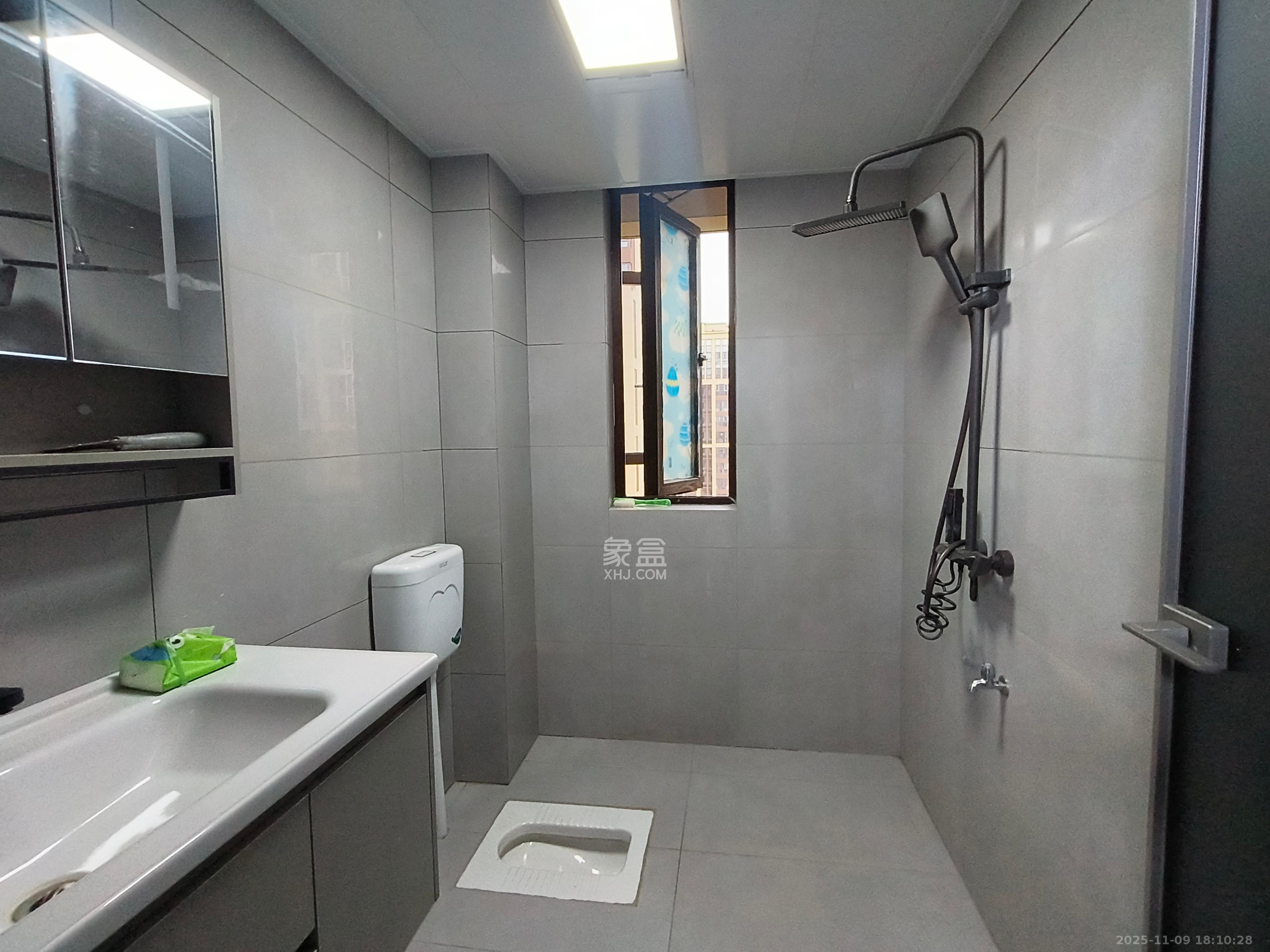 卓越蔚蓝城邦 3室2厅2卫 2200.0元/月 卓越蔚蓝城邦 3室2厅2卫 2200.0元/月室内图