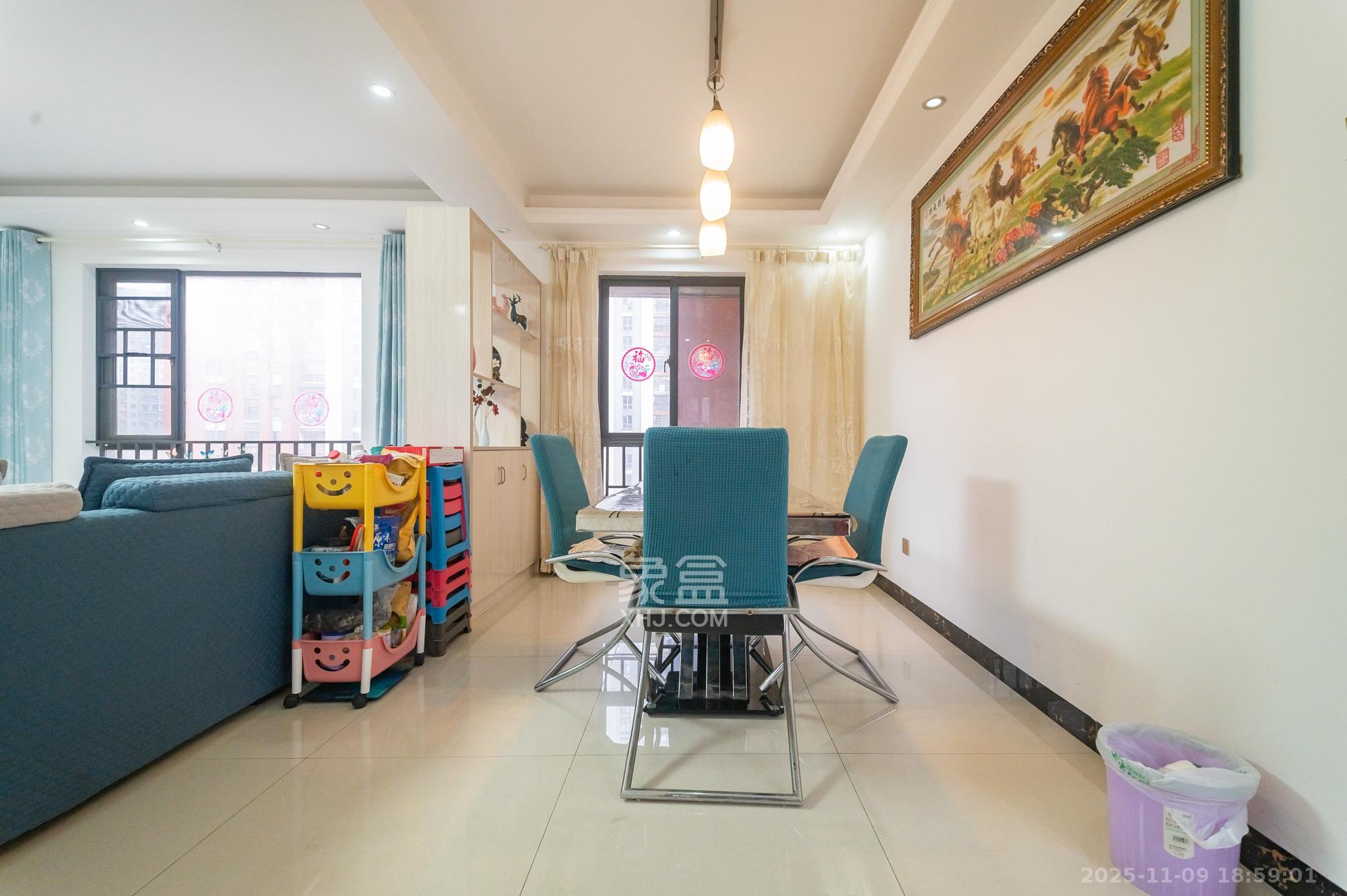 华润凤凰城二期 3室2厅2卫 88.0万 华润凤凰城二期 3室2厅2卫 88.0万客厅