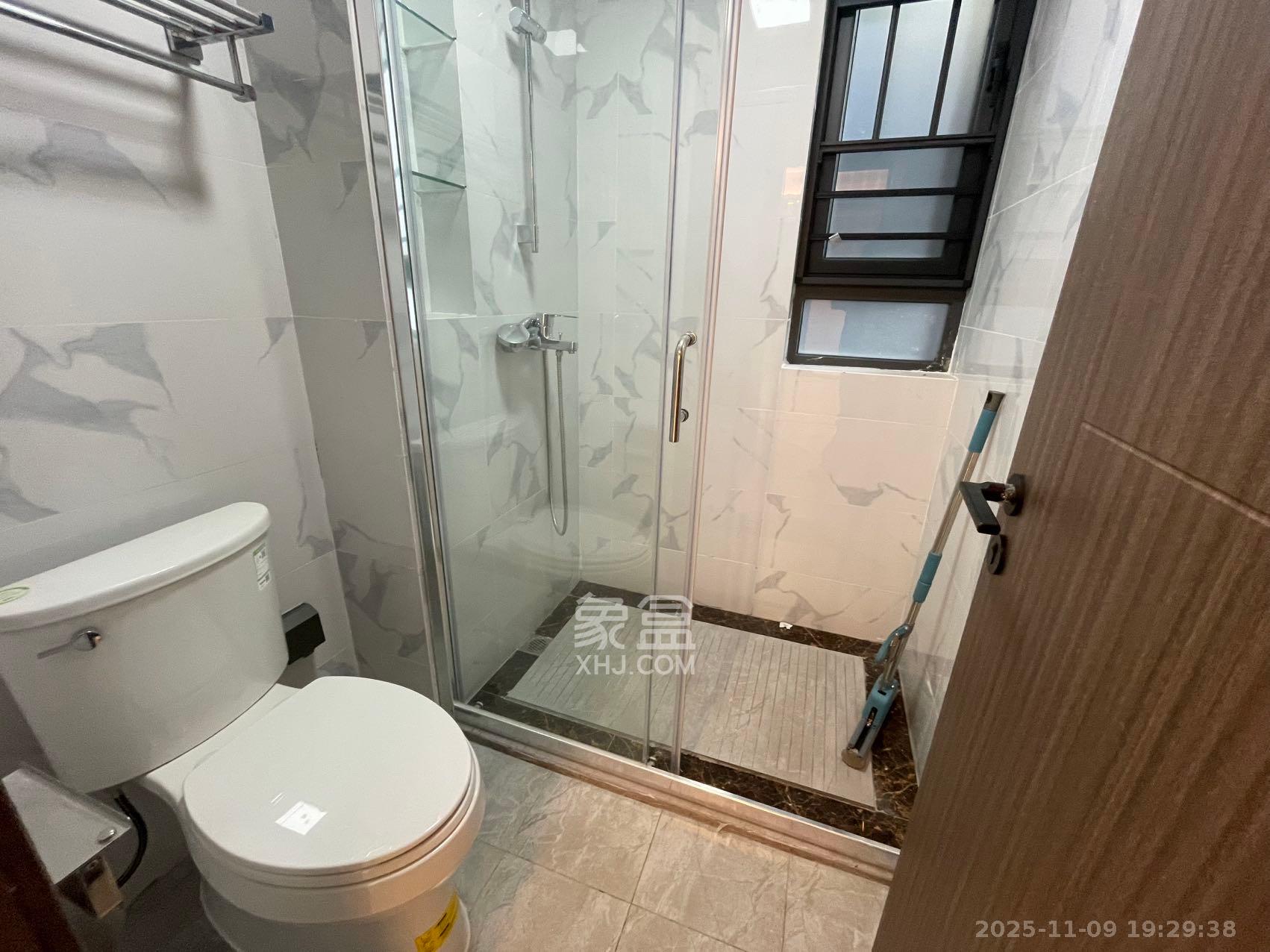 绿地V岛 4室2厅2卫 3700.0元/月 绿地V岛 4室2厅2卫 3700.0元/月室内图