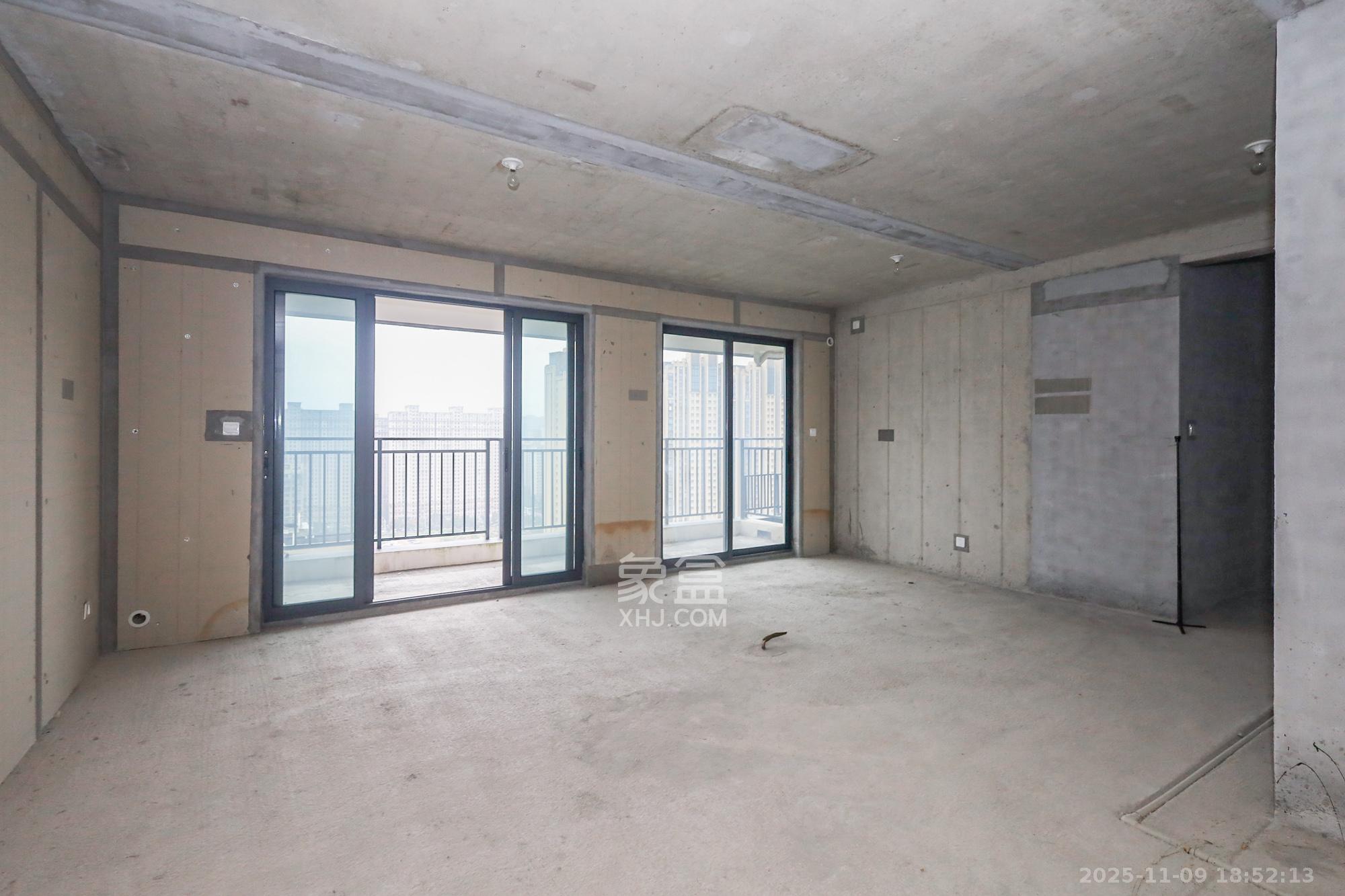 轨道中建麓江府  3室2厅2卫    165.0万其他