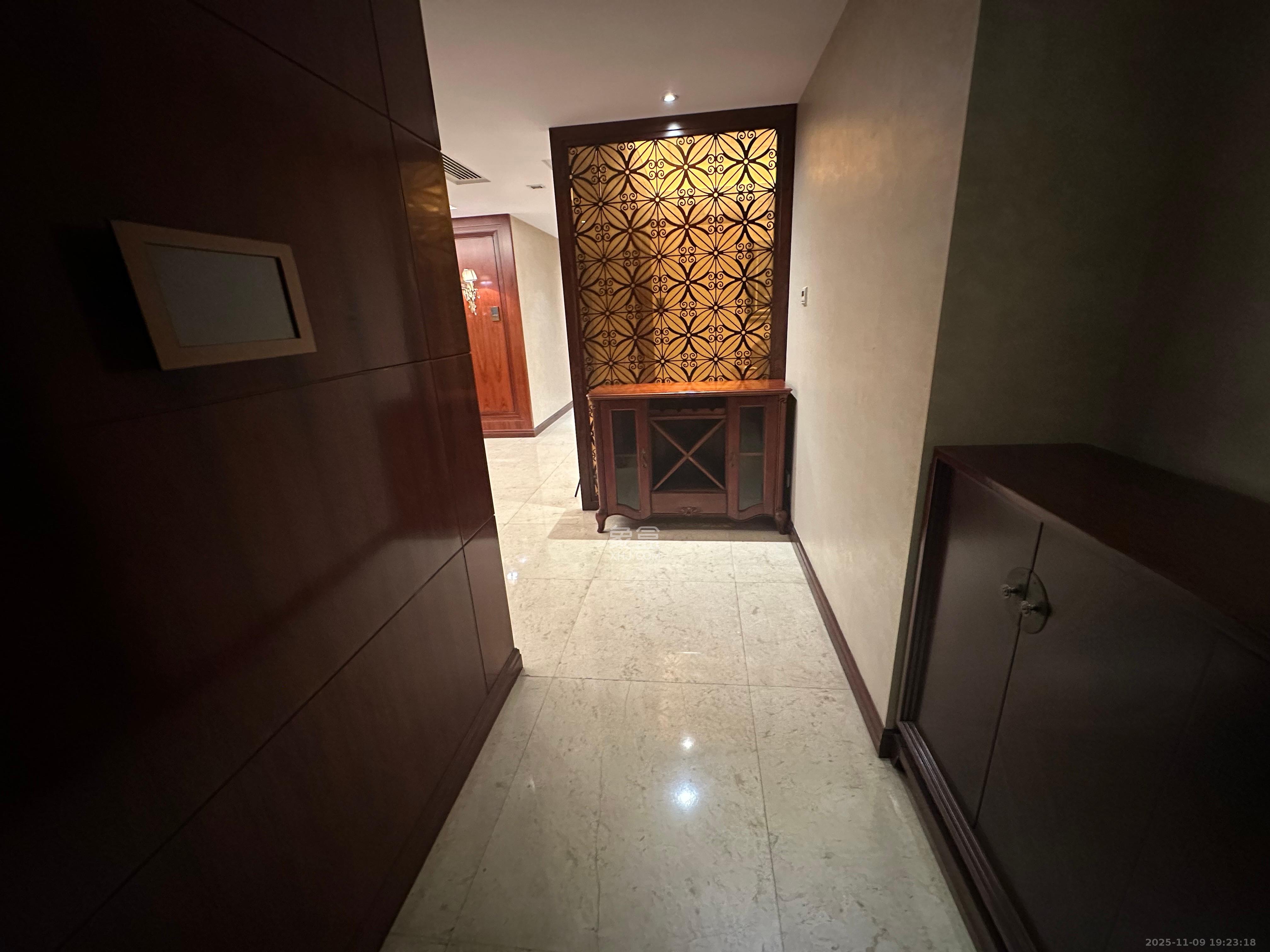 运达中央广场一、二期  3室2厅2卫    8000.0元/月室内图