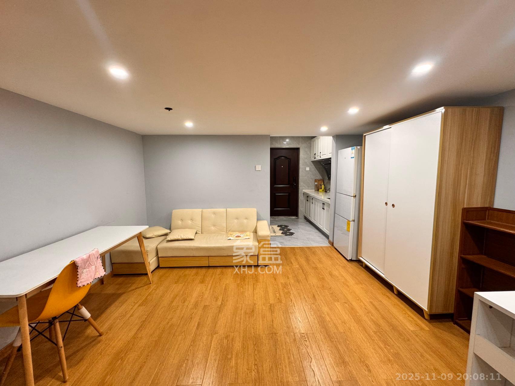 荣悦台 1室1厅1卫 2000.0元/月 荣悦台 1室1厅1卫 2000.0元/月室内图