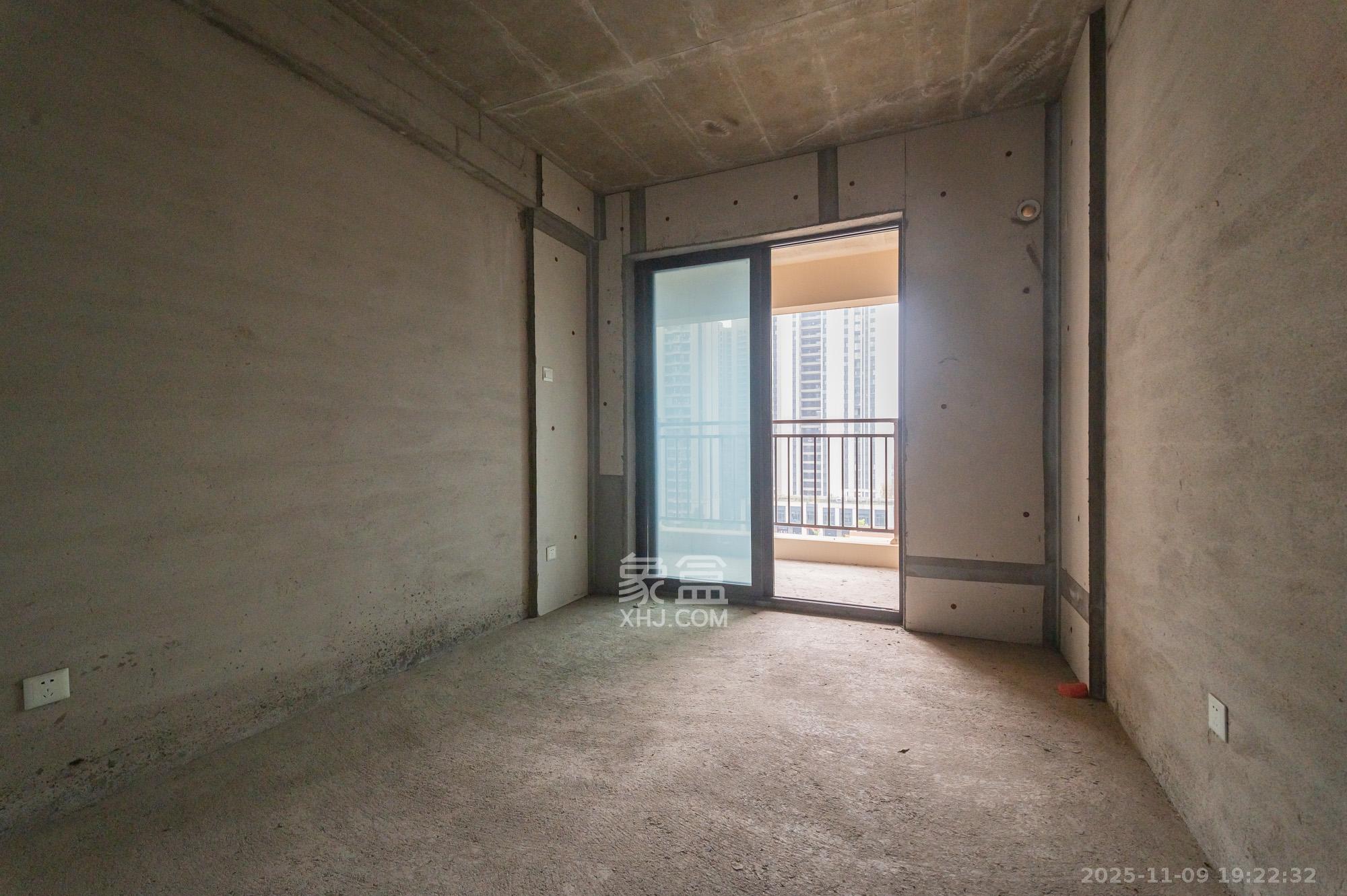 兴进珺府  4室2厅2卫    102.8万其他