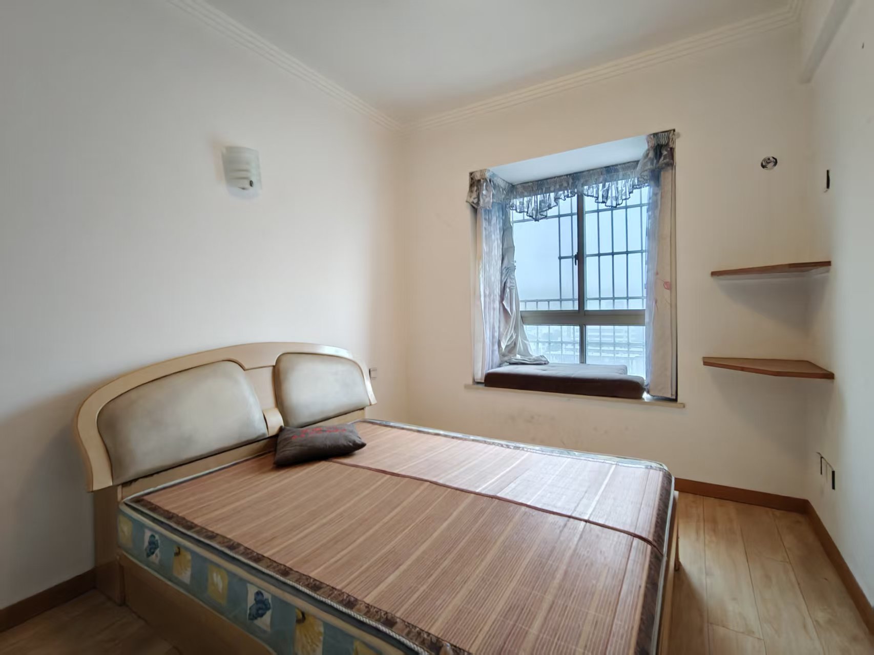 质量检测专家楼  4室2厅2卫    1700.0元/月室内图